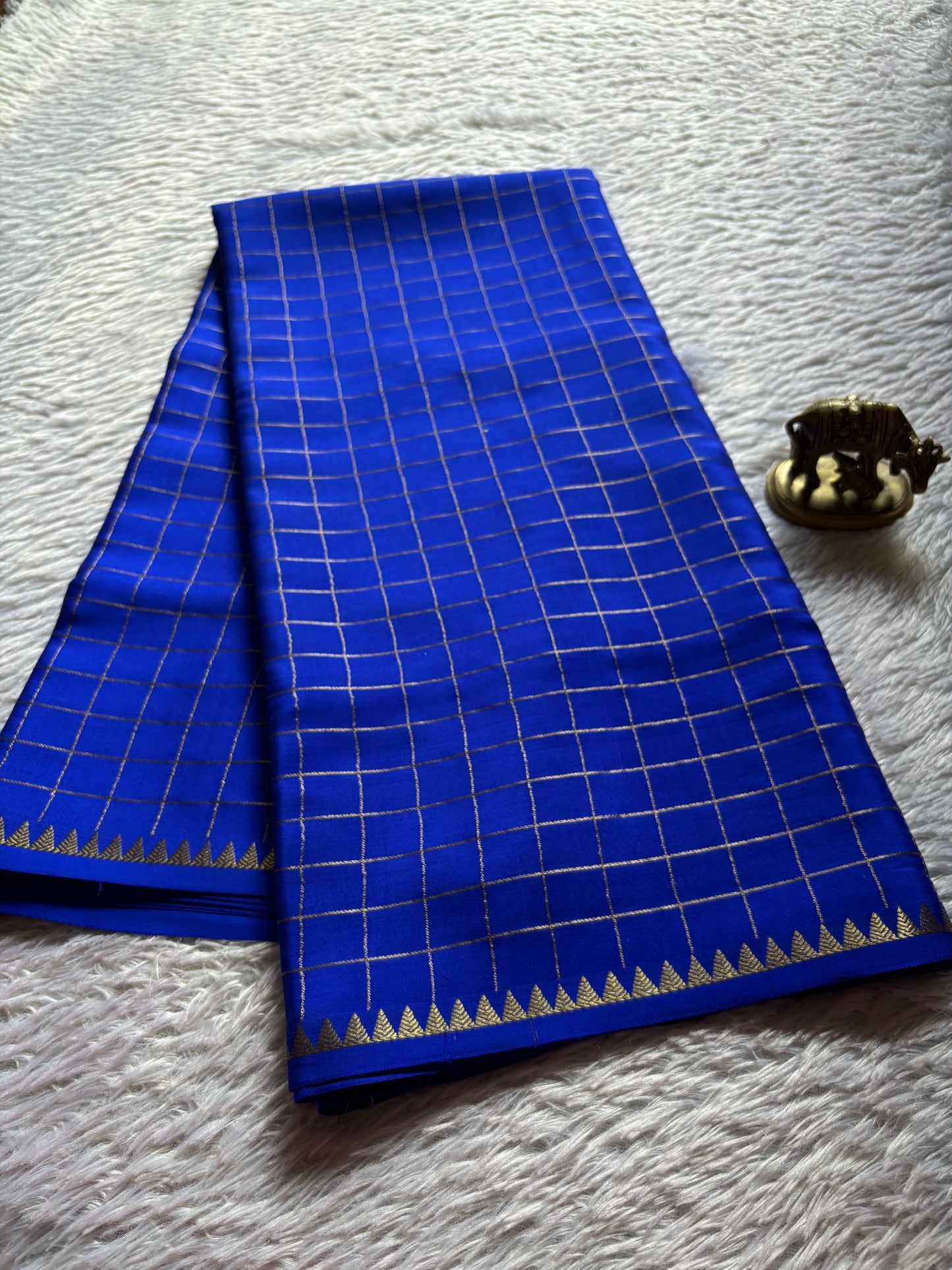 Malavika : Solid Royal blue