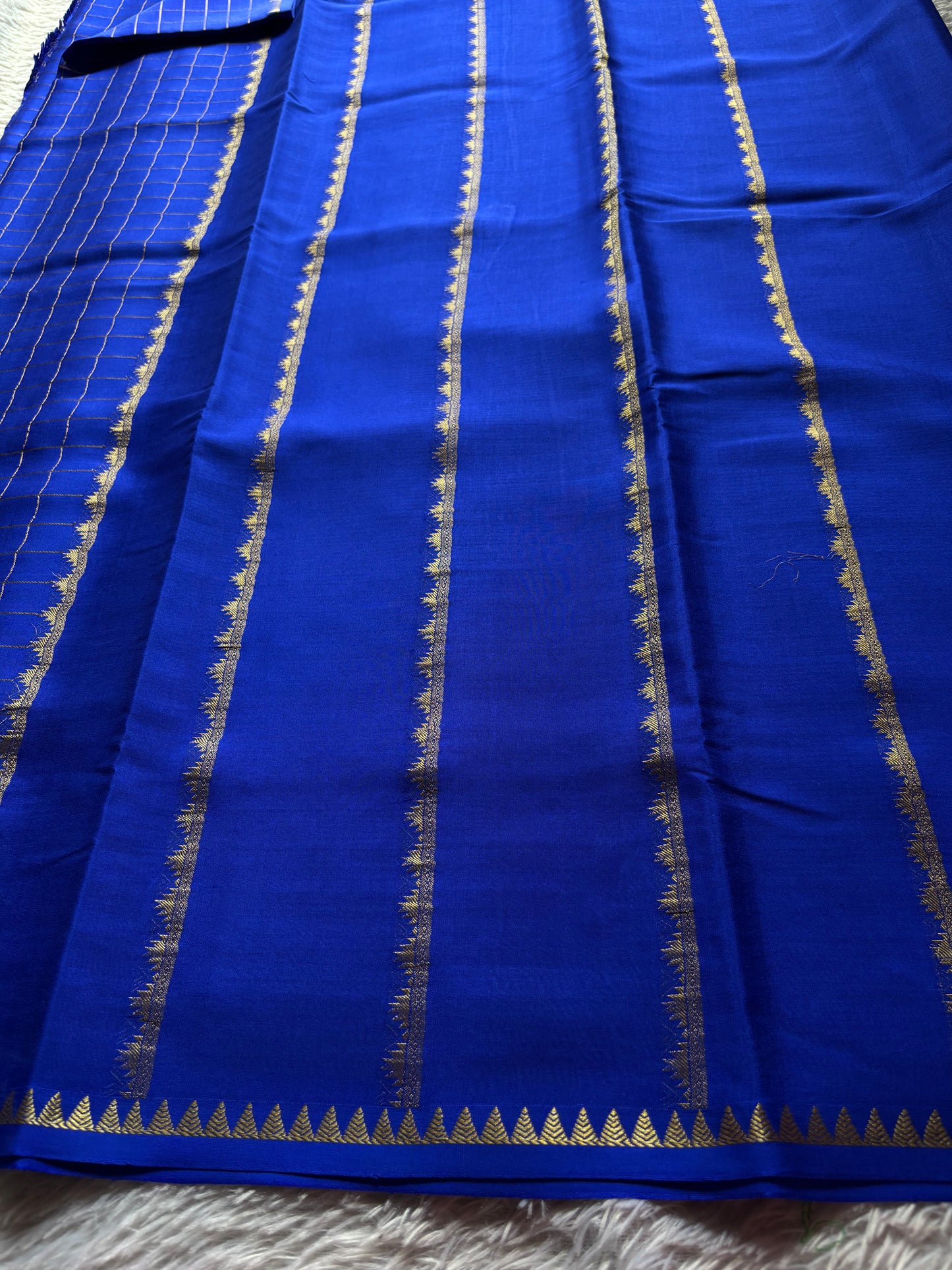 Malavika : Solid Royal blue