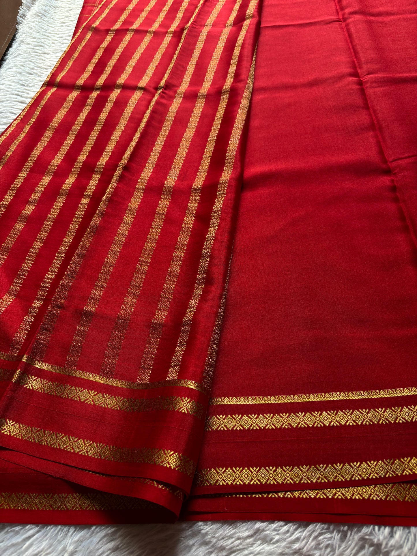 Vismaya : Solid Red