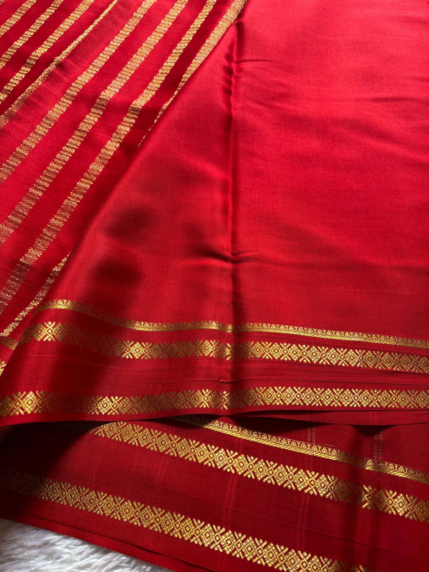 Vismaya : Solid Red
