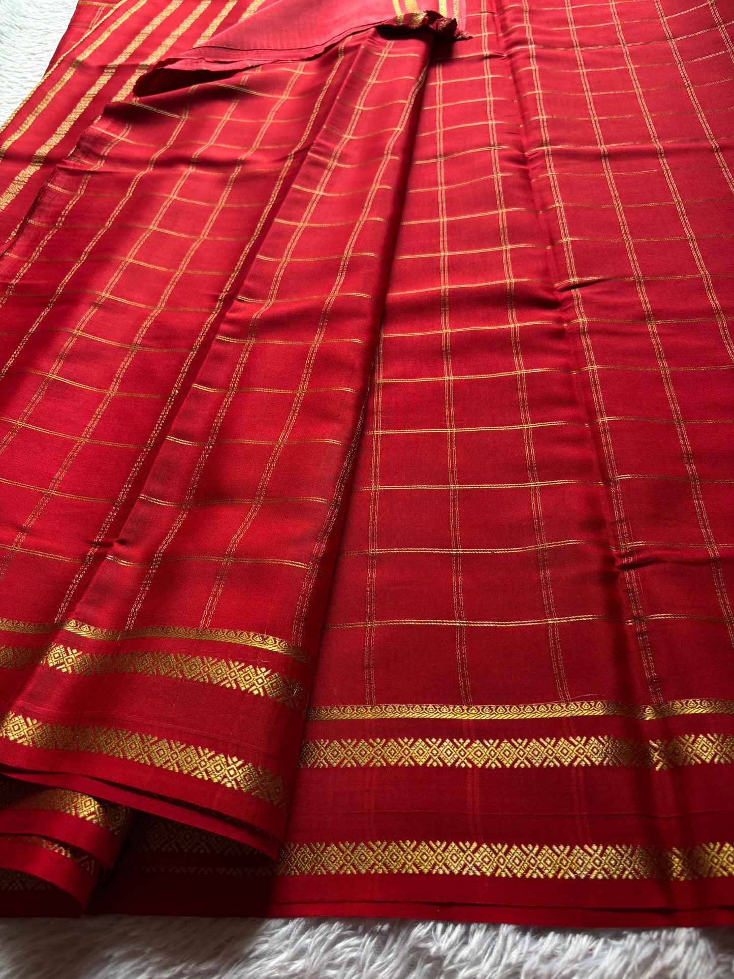 Vismaya : Solid Red