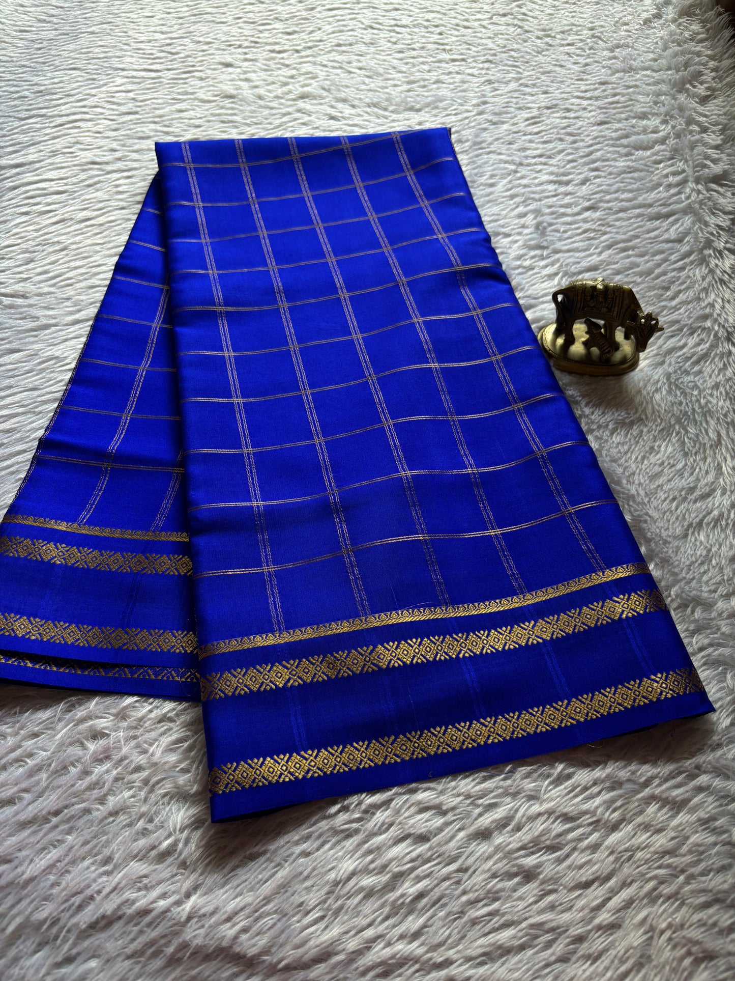 Vismaya : Solid Royal blue