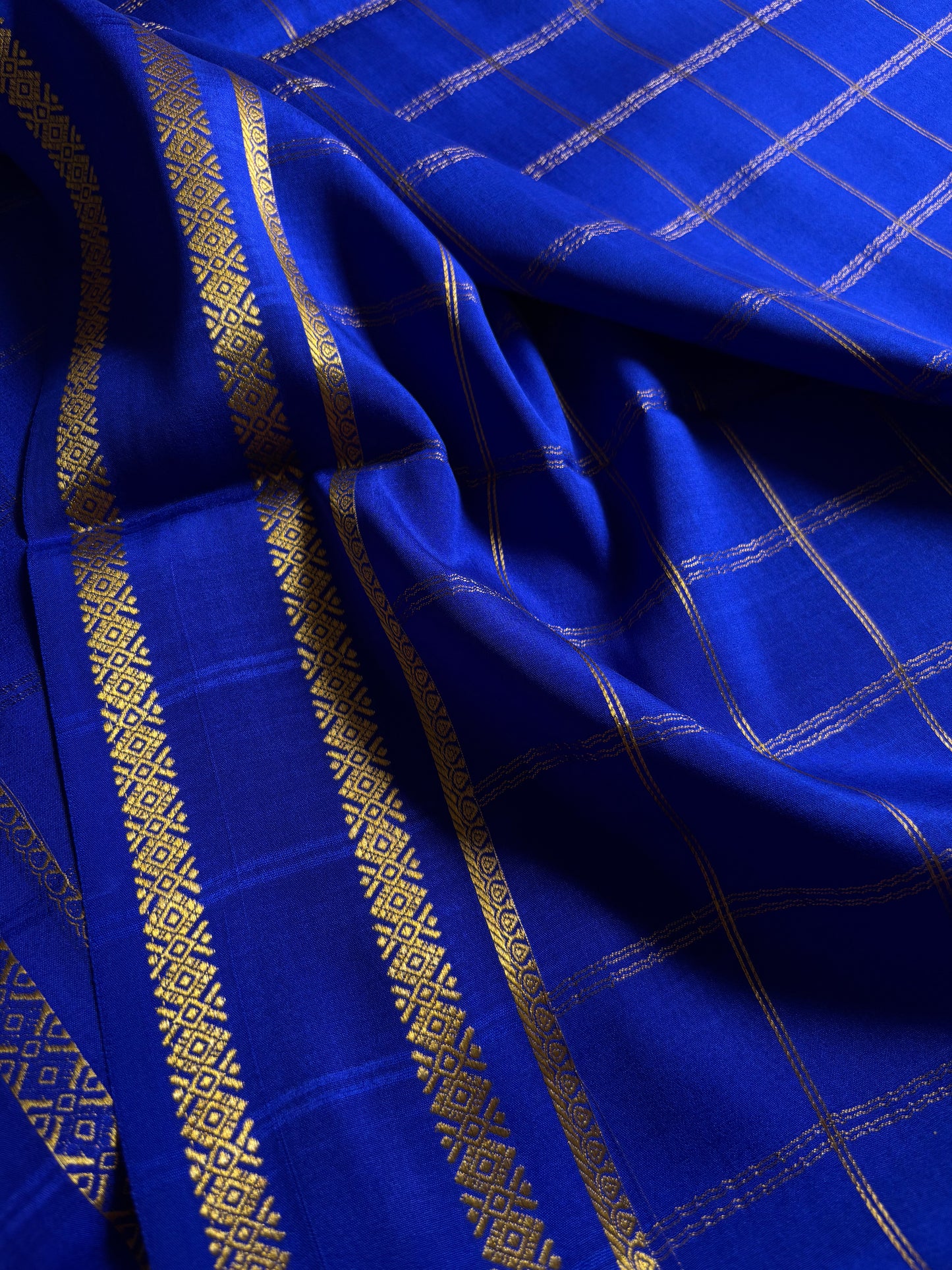 Vismaya : Solid Royal blue