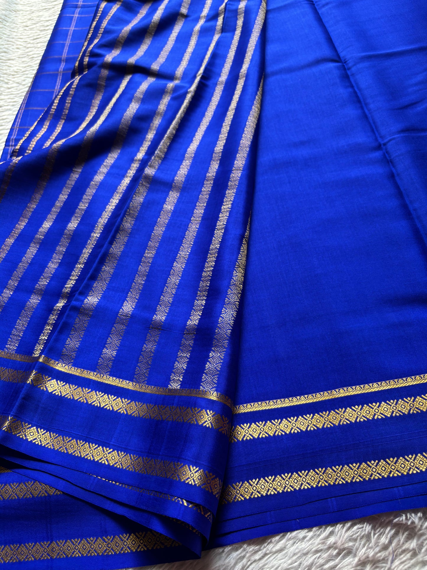 Vismaya : Solid Royal blue