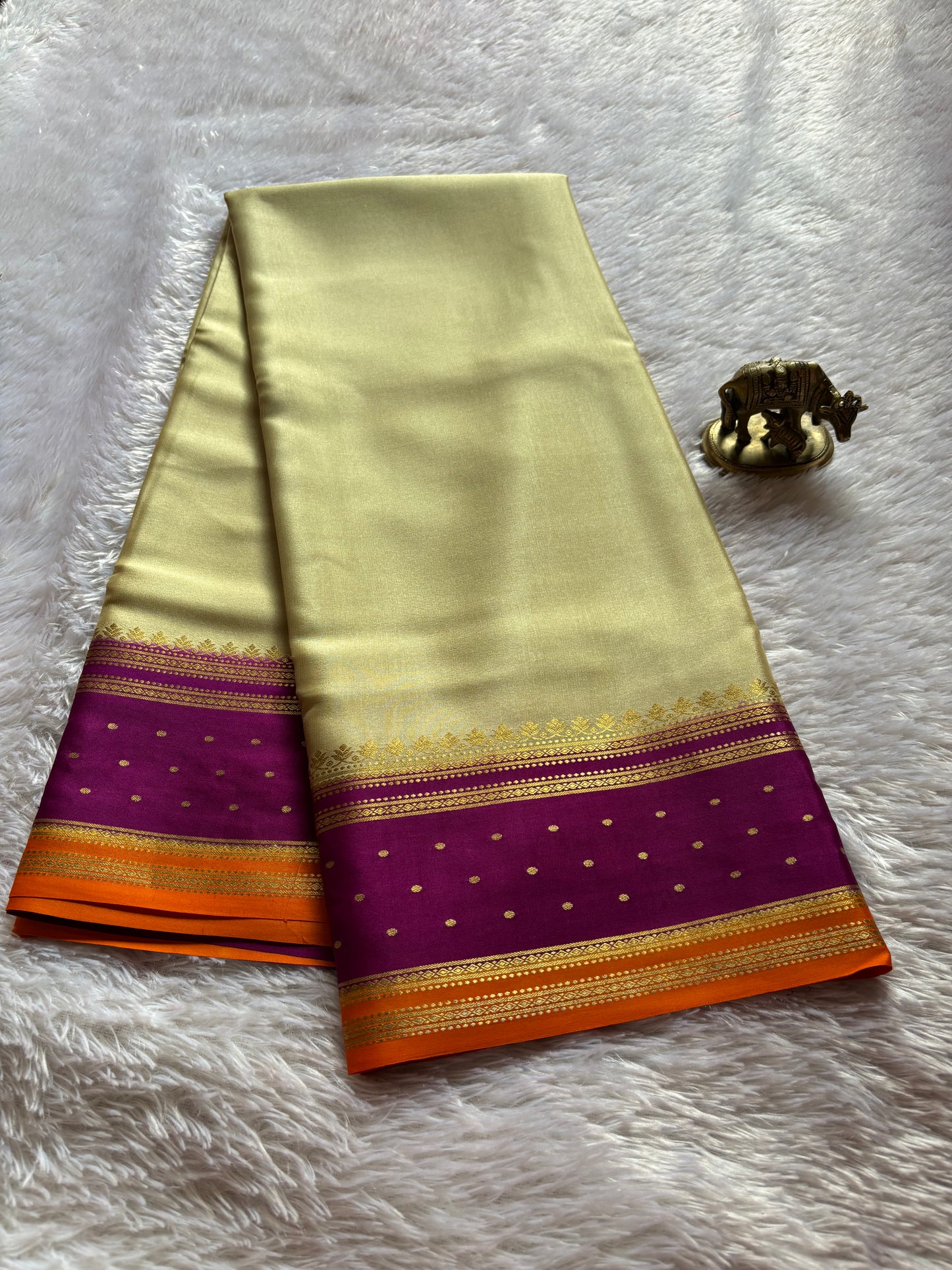 Drishti (3D) : Cream-magenta-orange