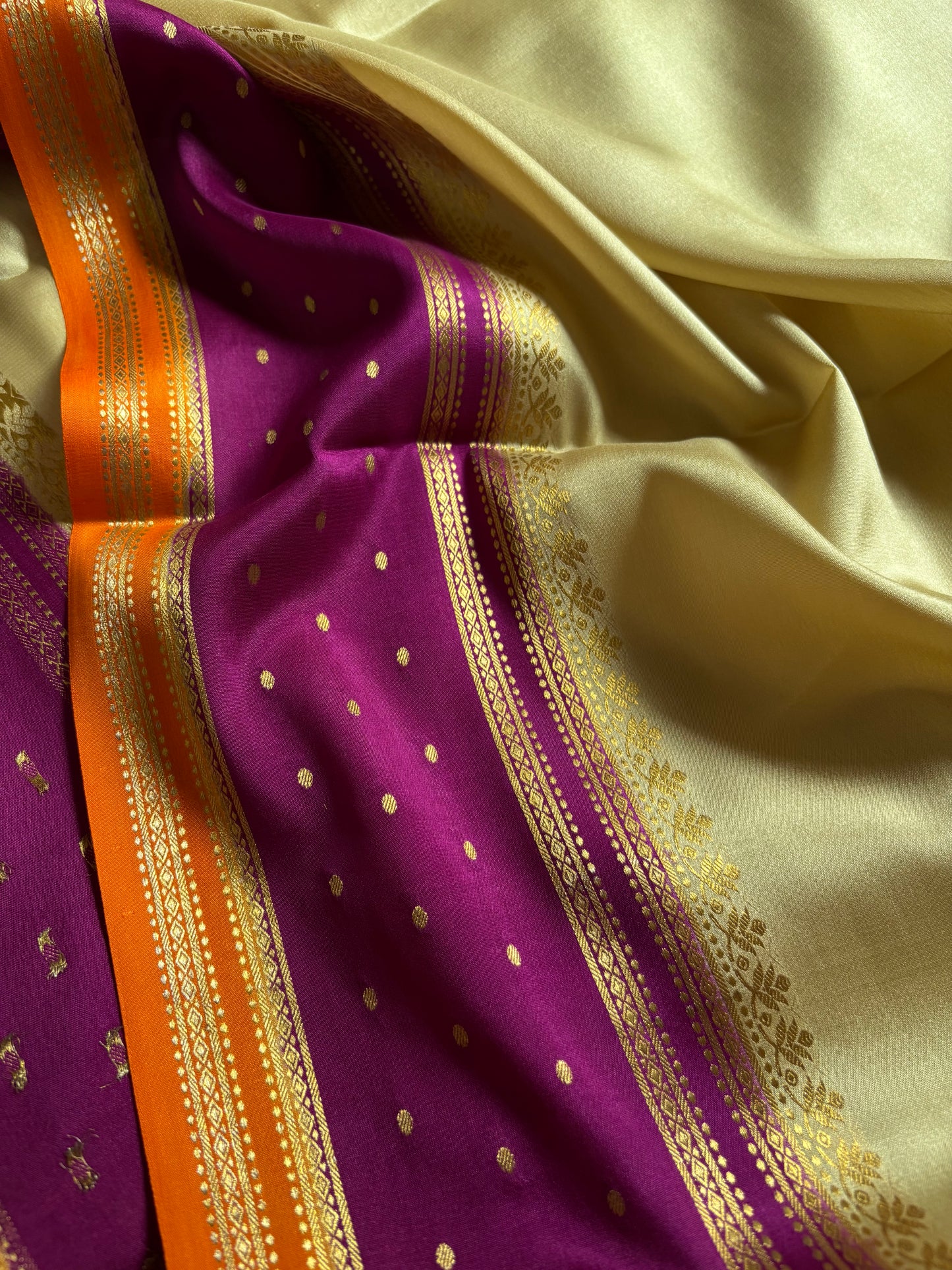 Drishti (3D) : Cream-magenta-orange