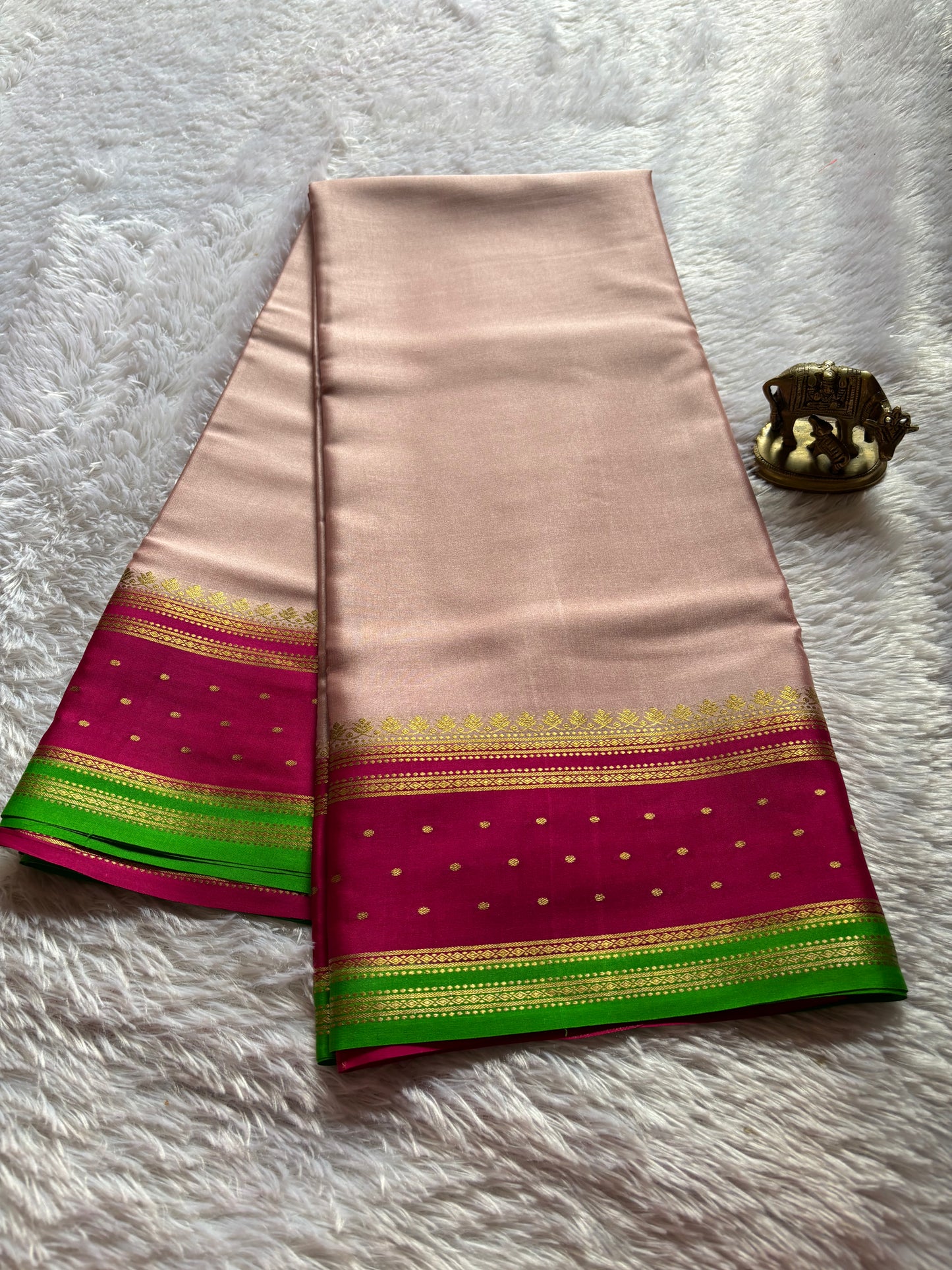 Drishti (3D) : Pastel pink-dark pink-leaf green