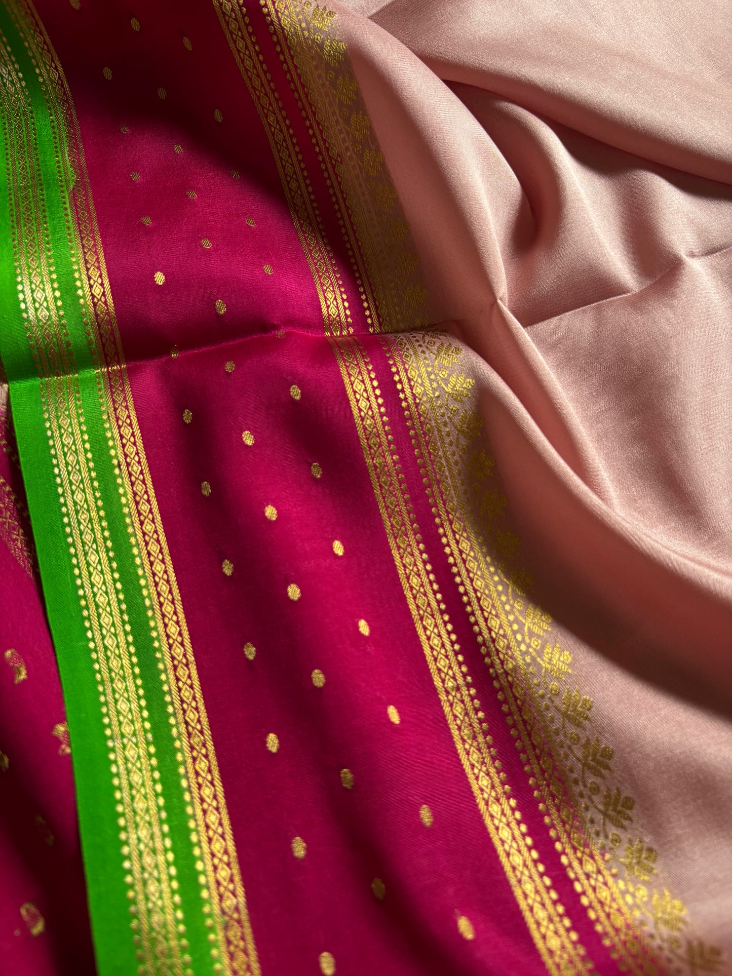Drishti (3D) : Pastel pink-dark pink-leaf green