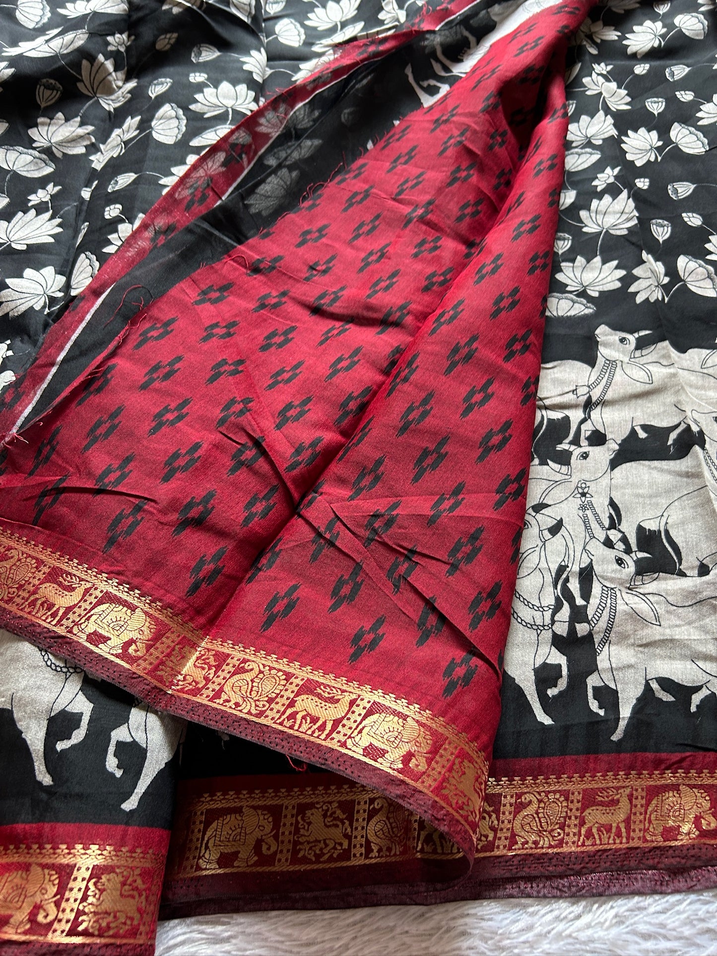 Sarala (2D) : Black-maroon