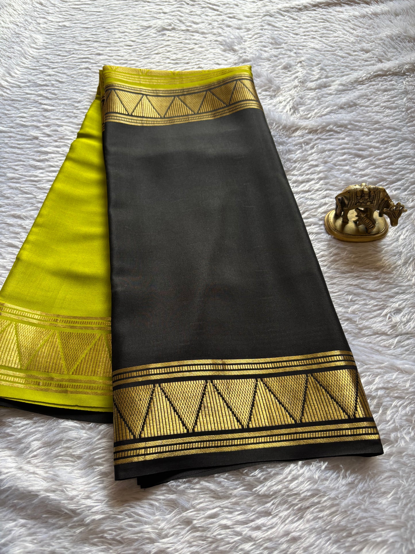 Dhwani (2D) : Olive-black