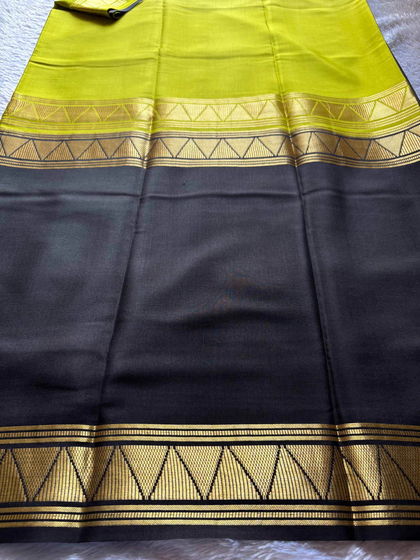 Dhwani (2D) : Olive-black