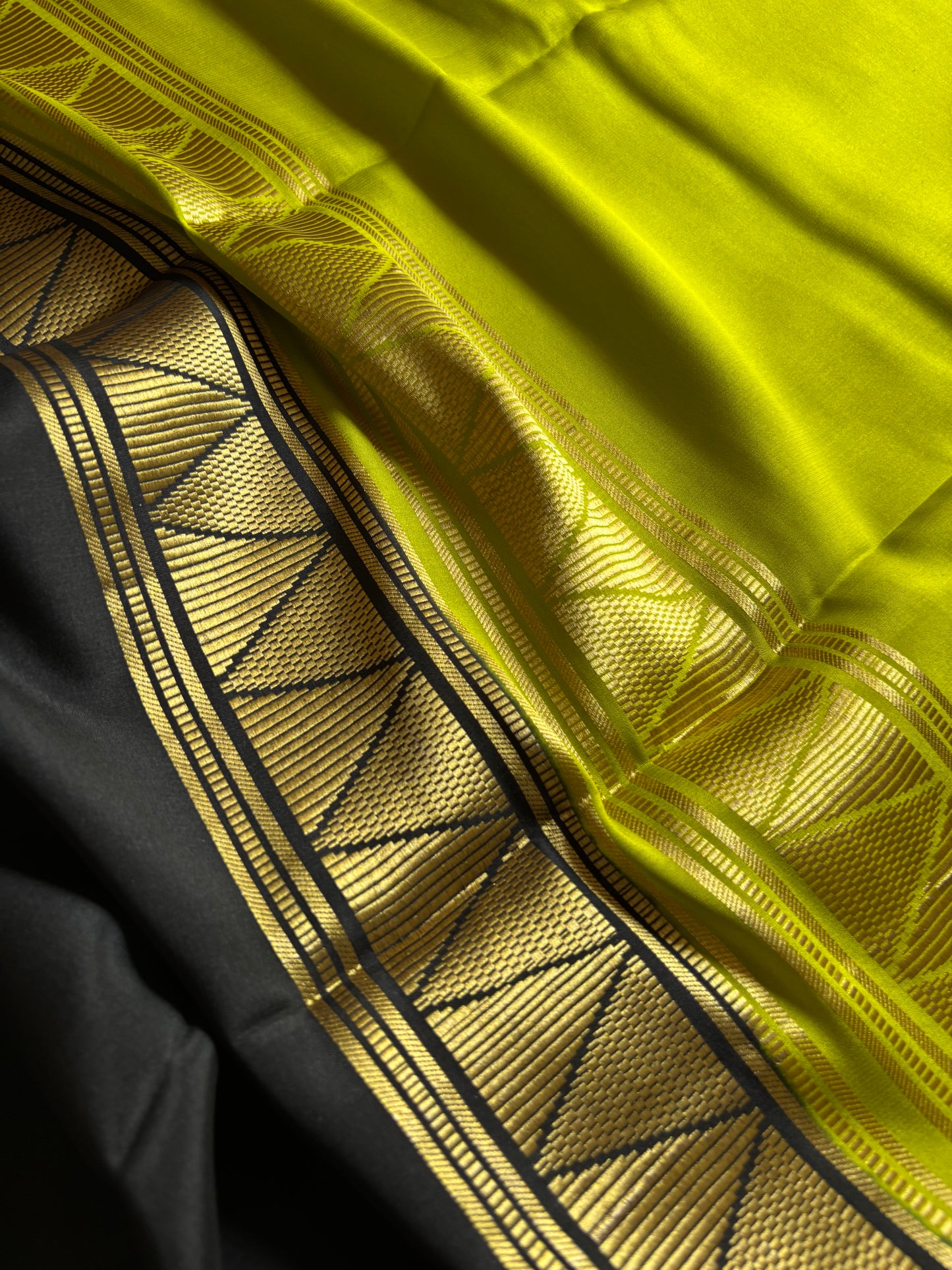 Dhwani (2D) : Olive-black