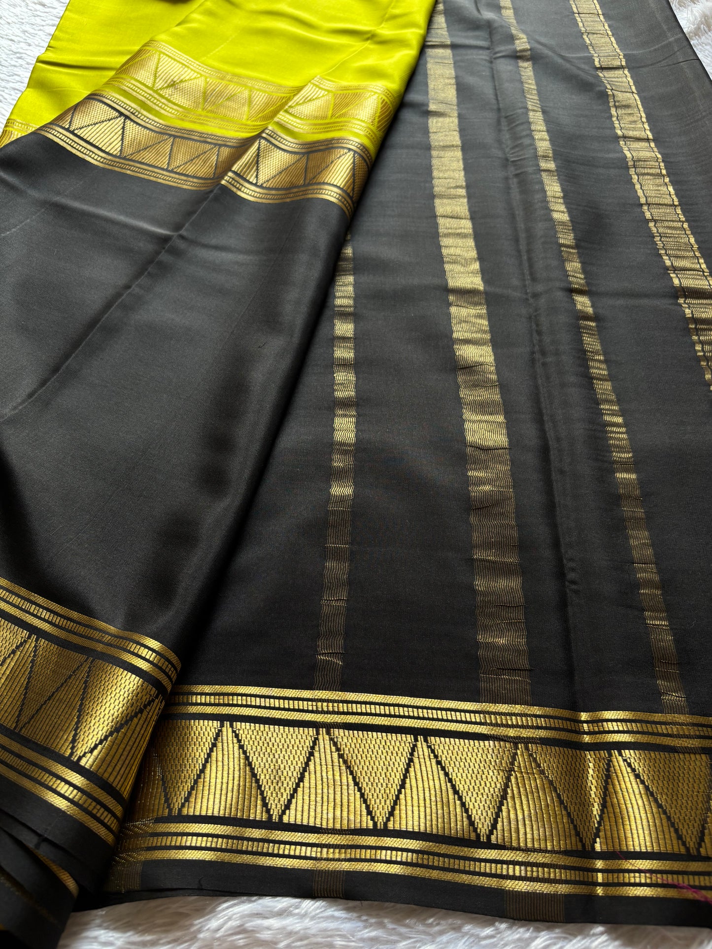 Dhwani (2D) : Olive-black