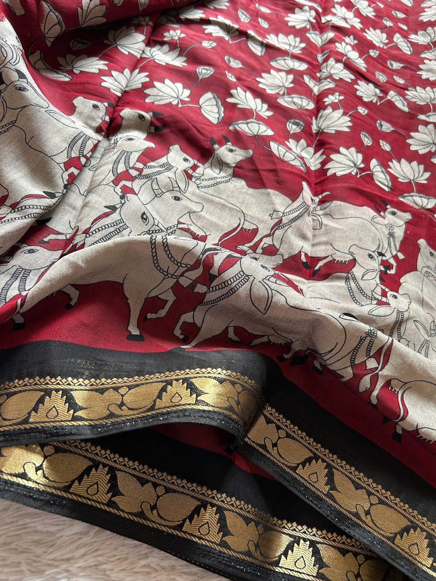 Sarala (2D) : Maroon-black