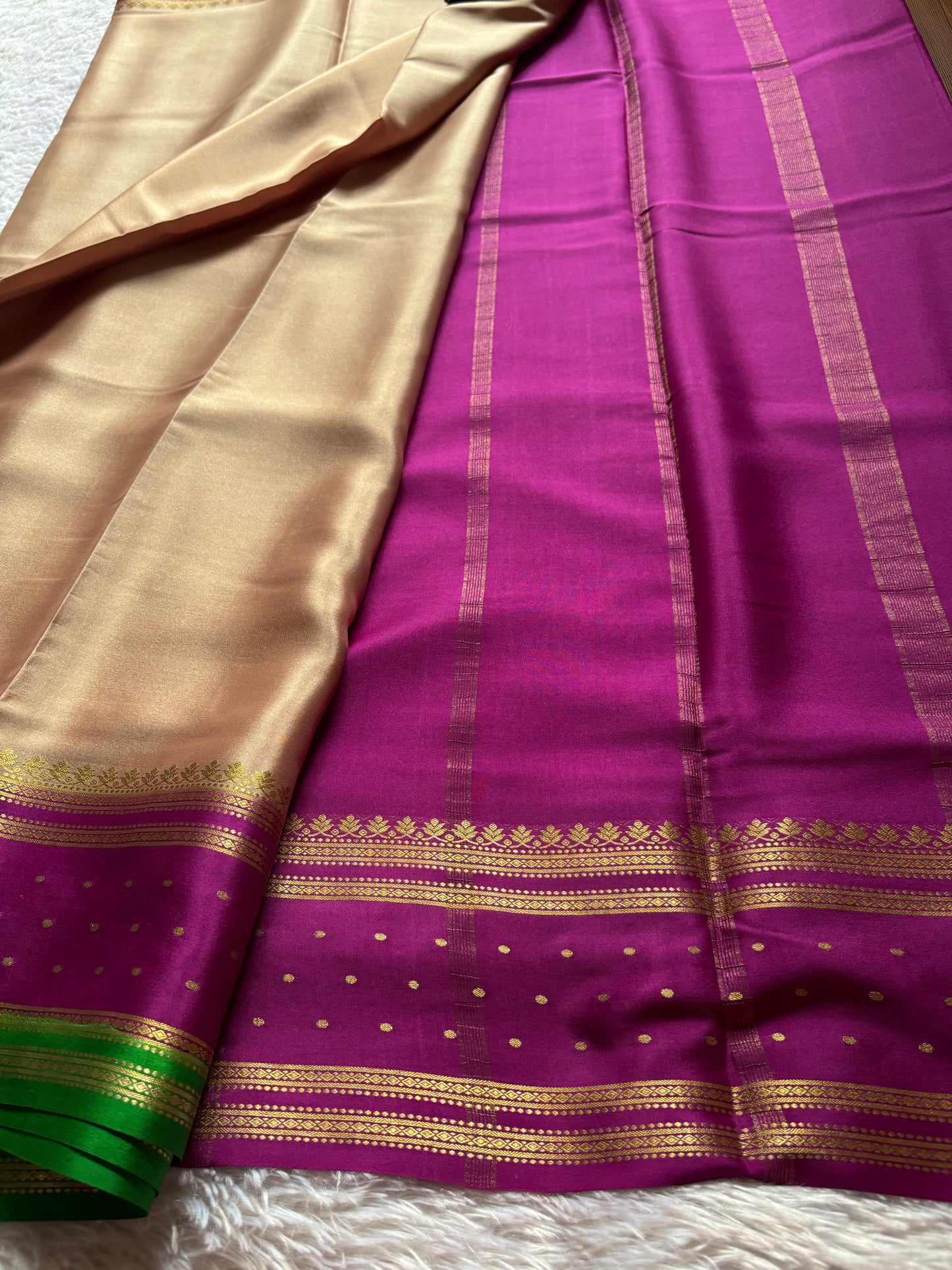Drishti (3D) : Pinkish beige-magenta-green