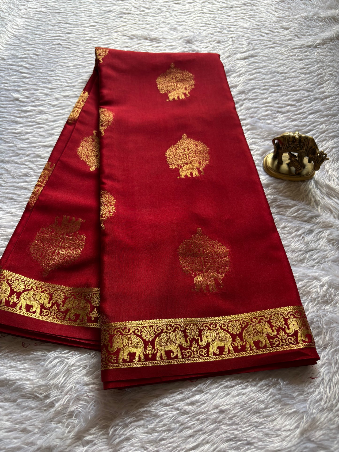 Ambari : Solid Maroon