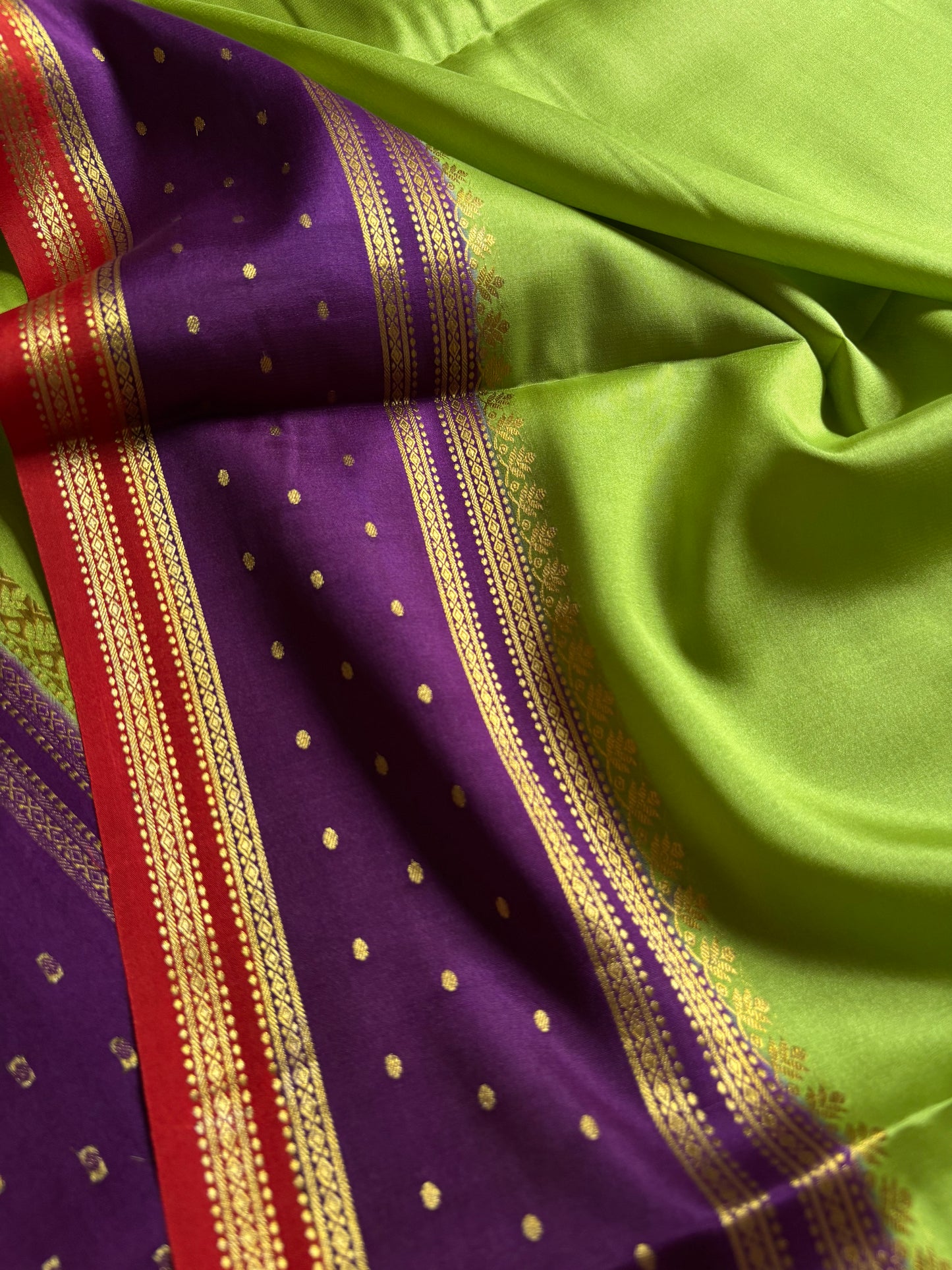 Drishti (3D) : Pista green-magenta-red