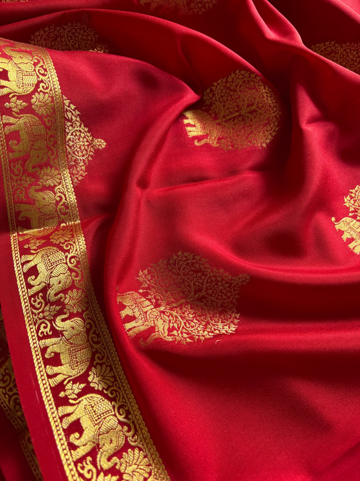 Ambari : Solid Maroon