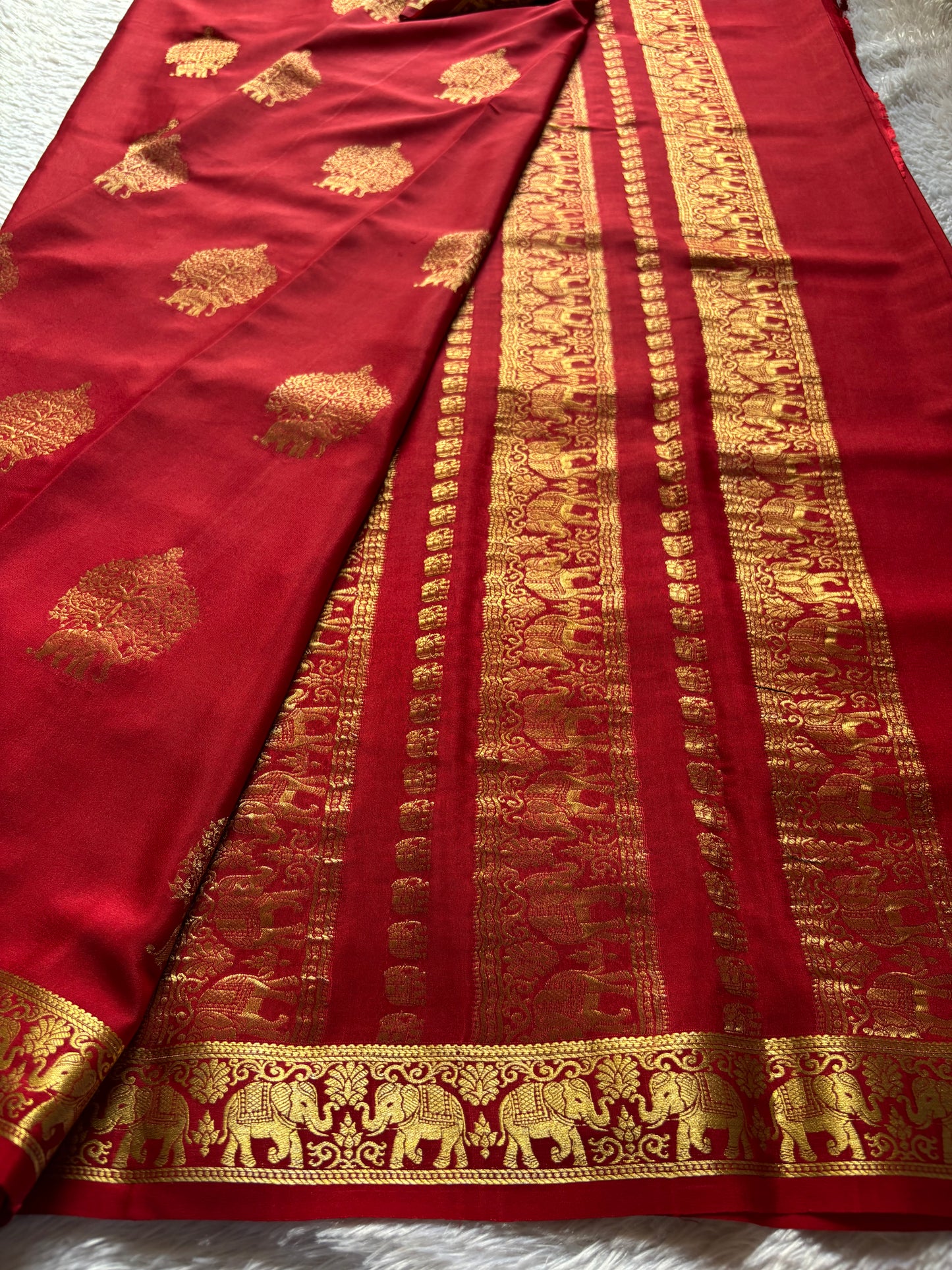 Ambari : Solid Maroon