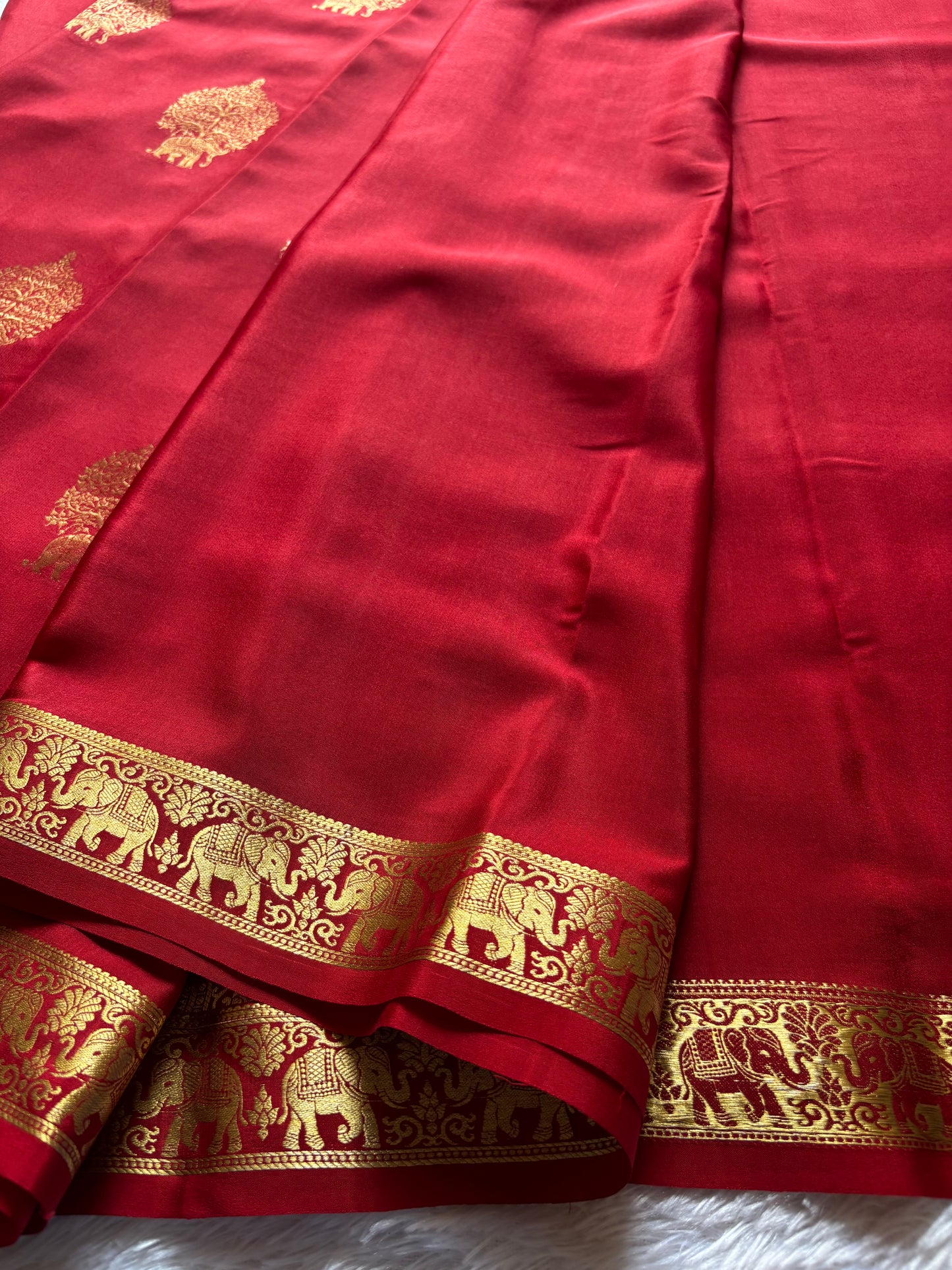 Ambari : Solid Maroon
