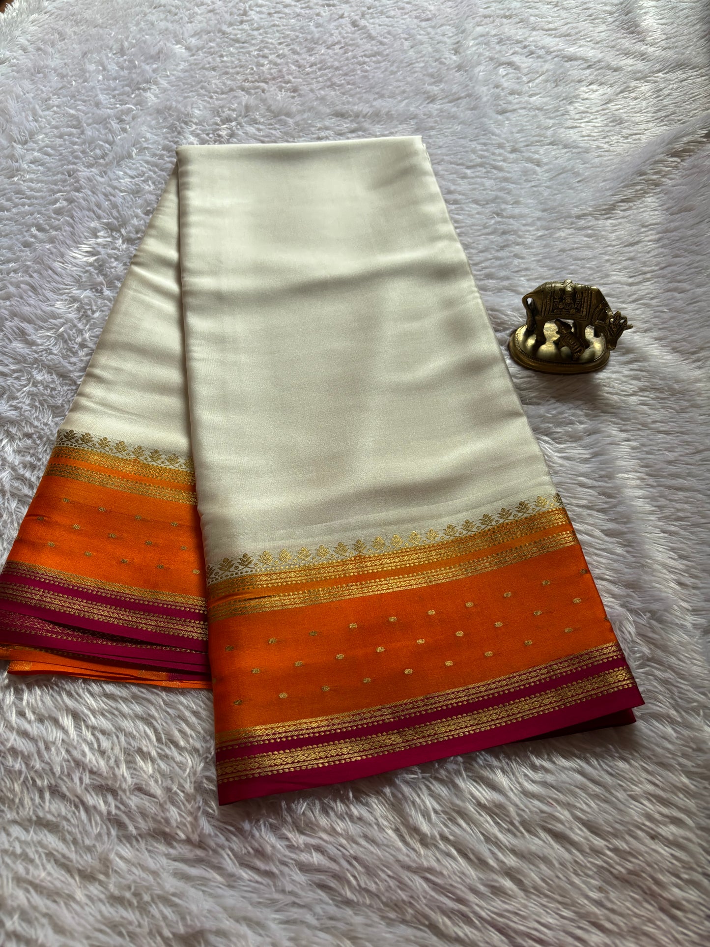 Drishti (3D) : Off white-orange-pink