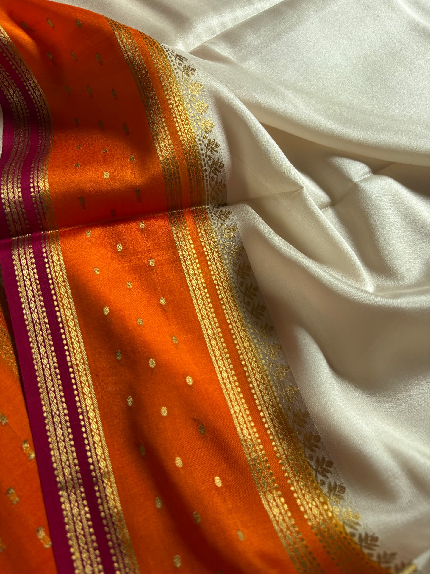 Drishti (3D) : Off white-orange-pink
