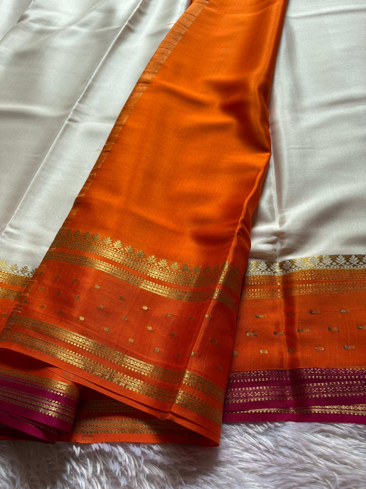 Drishti (3D) : Off white-orange-pink