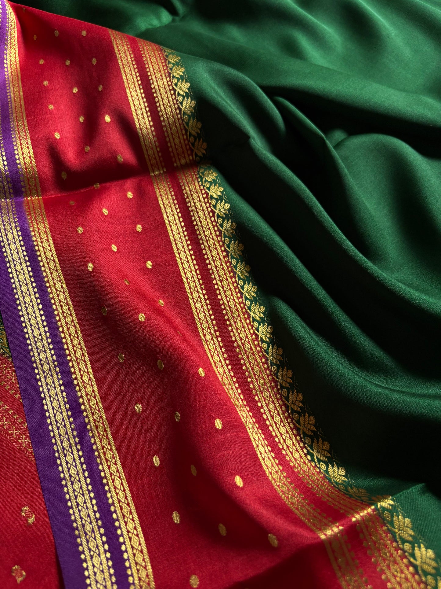 Drishti (3D) : Bottle green-red-purple