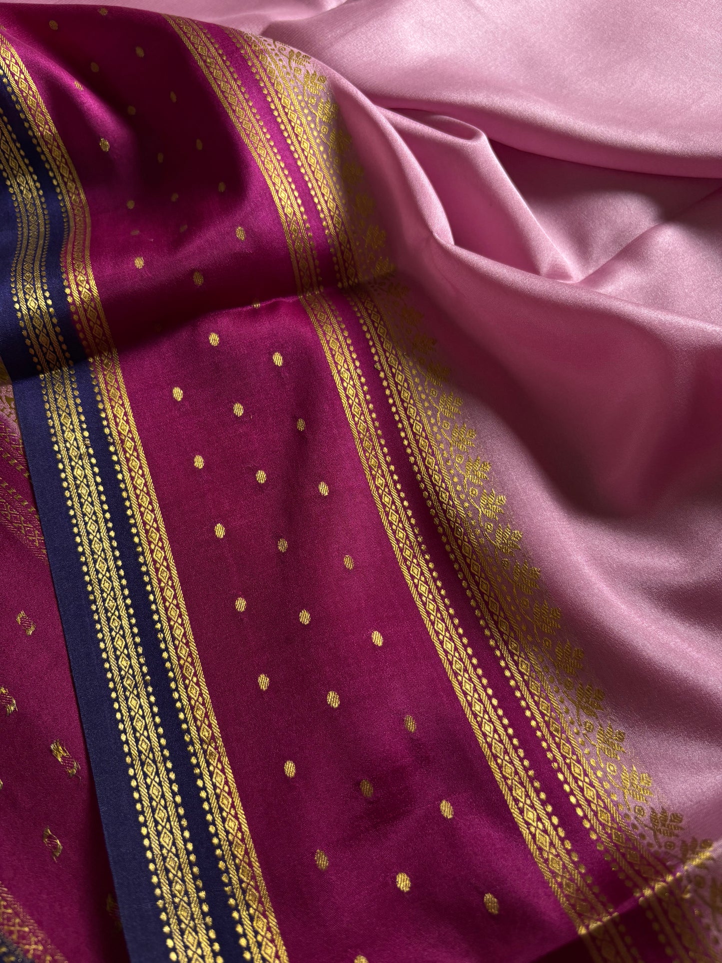 Drishti (3D) : Rose pink-wine-navy blue
