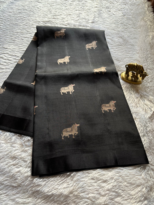 Anupama : Solid Black