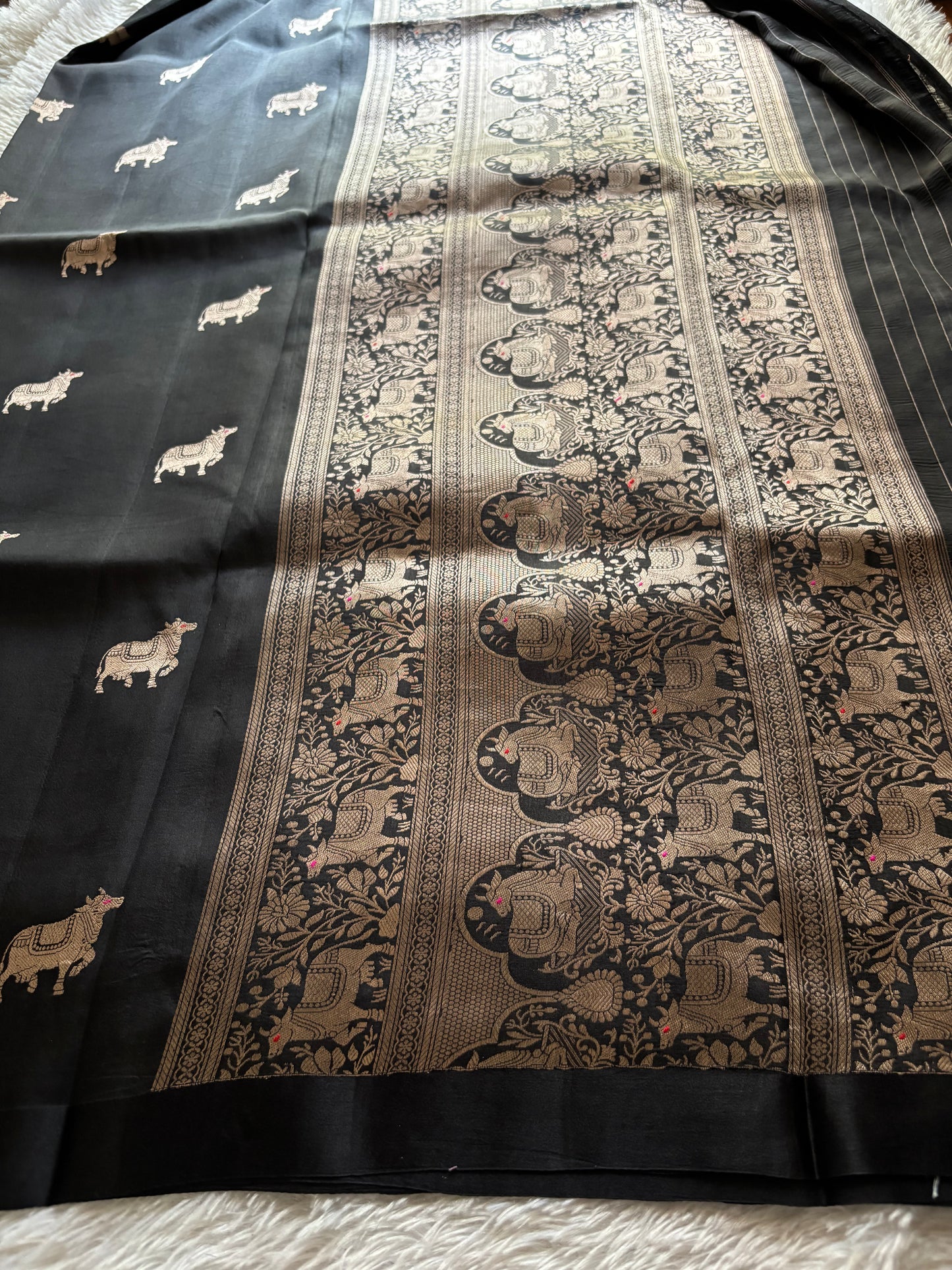 Anupama : Solid Black