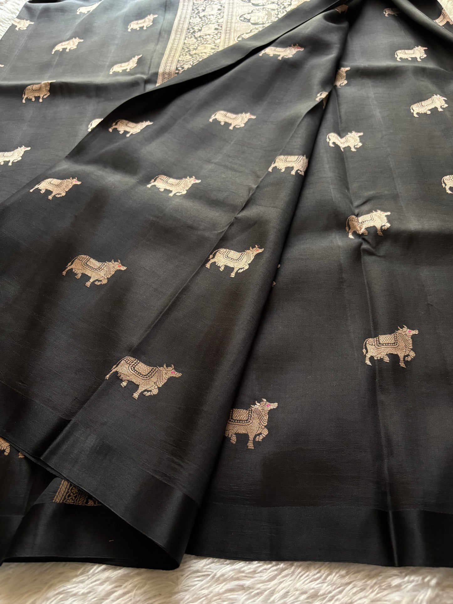 Anupama : Solid Black