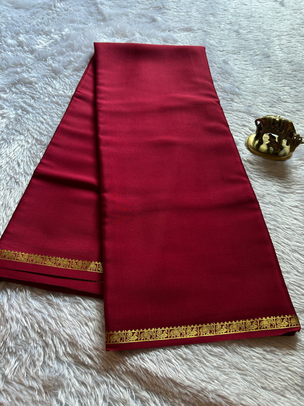 Gaana : Solid Maroon