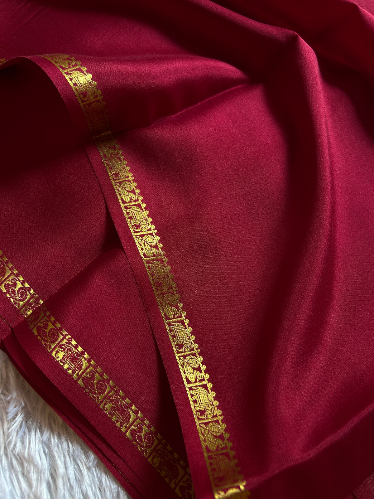Gaana : Solid Maroon