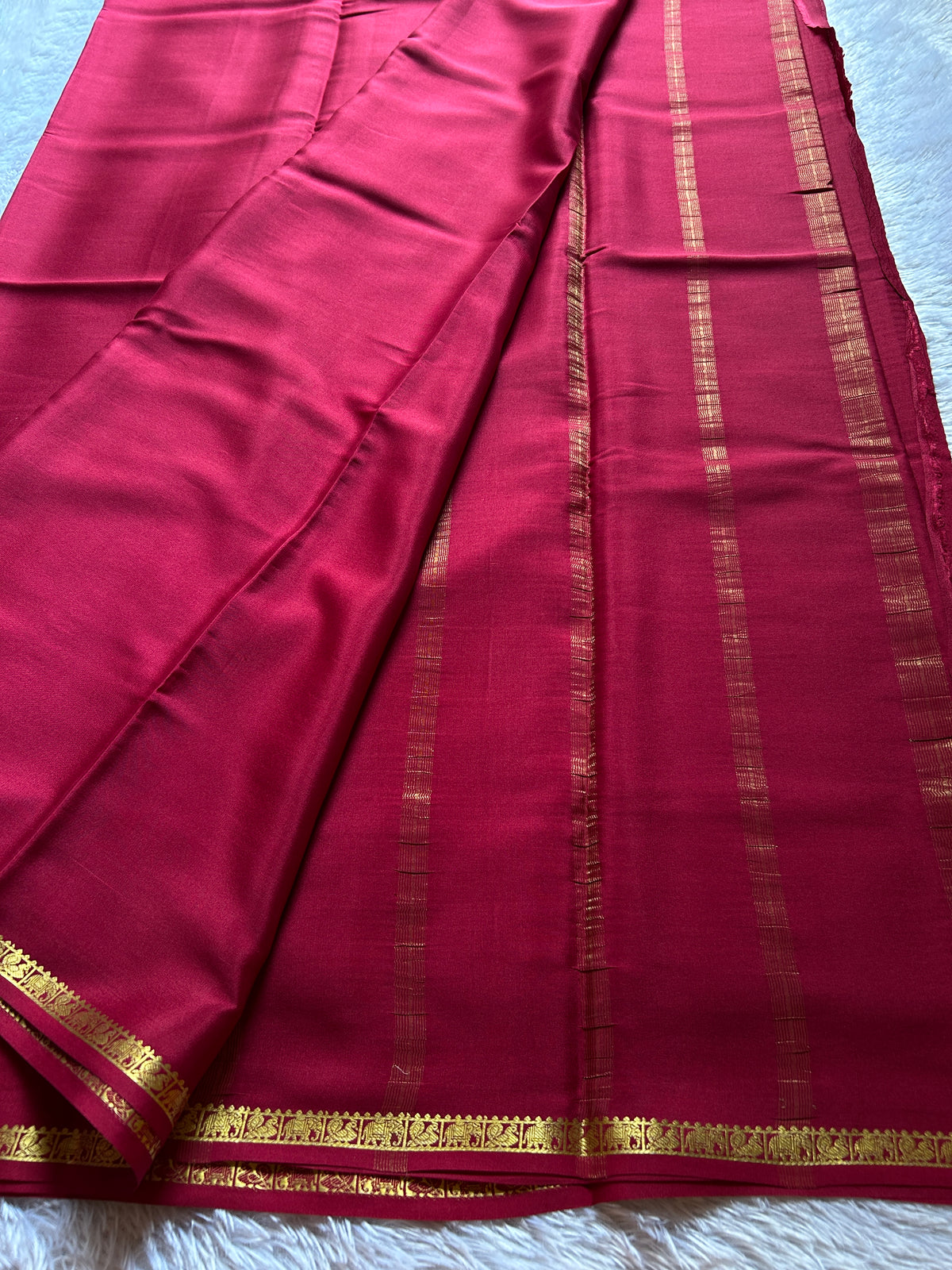 Gaana : Solid Maroon