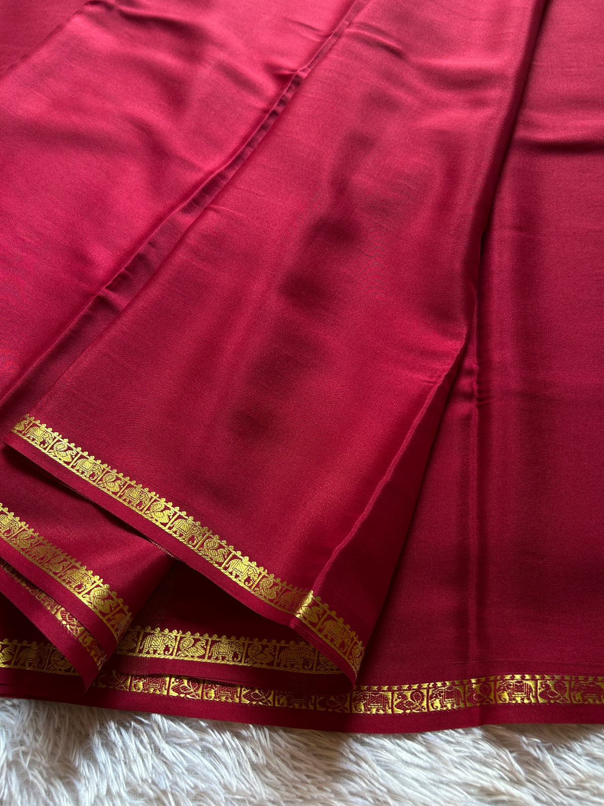 Gaana : Solid Maroon