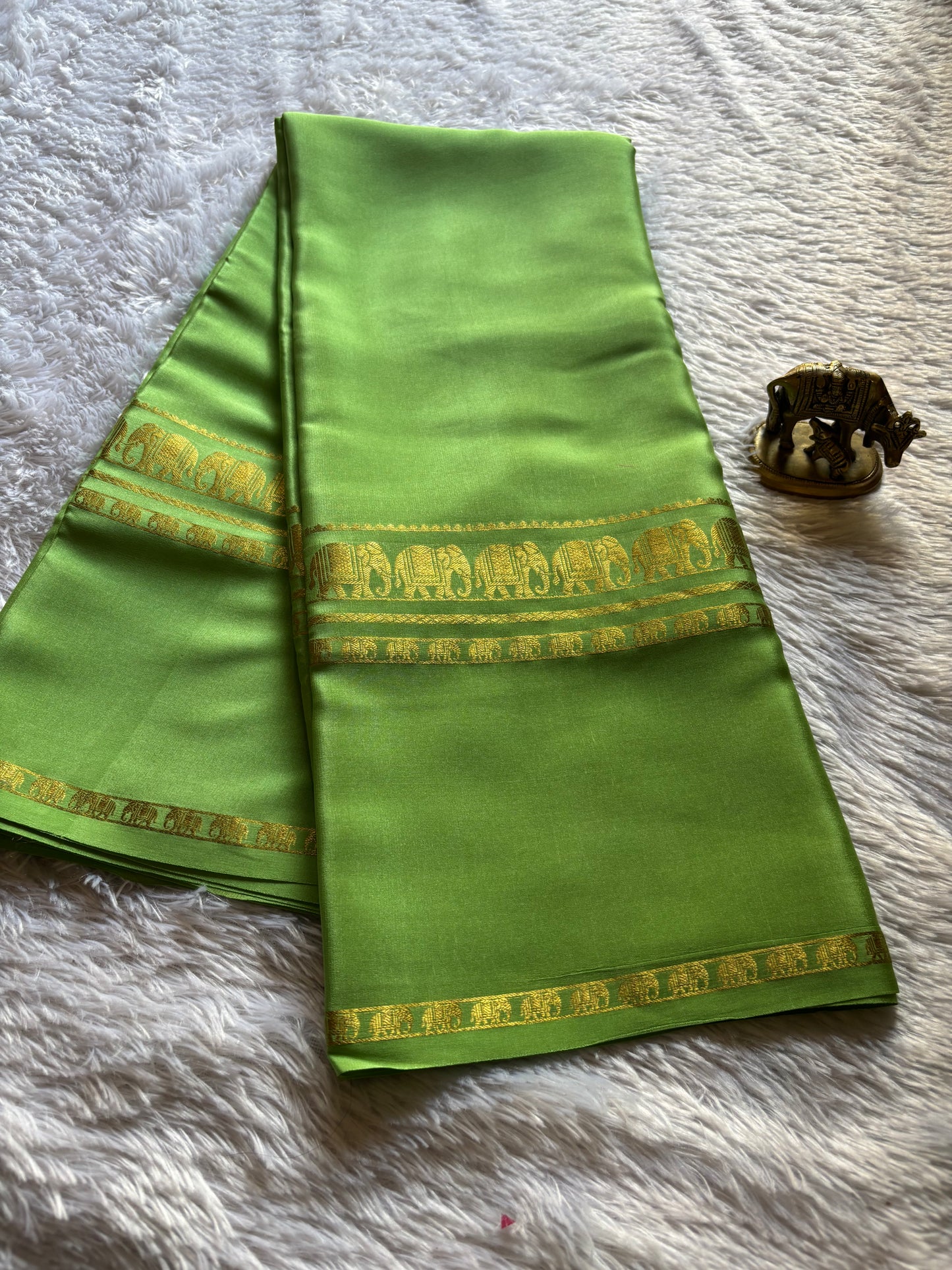 Prashanthi : Solid Pista green