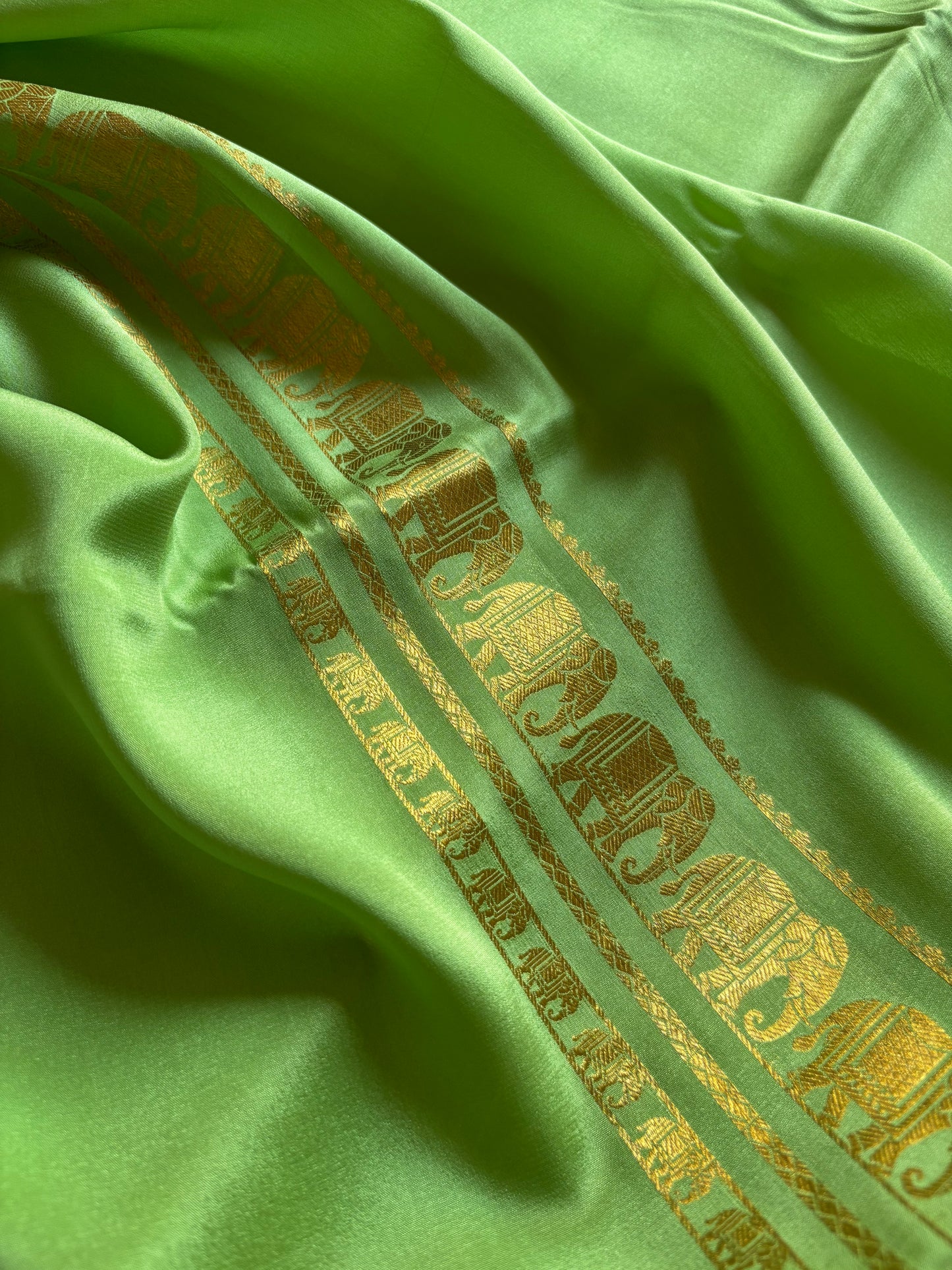 Prashanthi : Solid Pista green