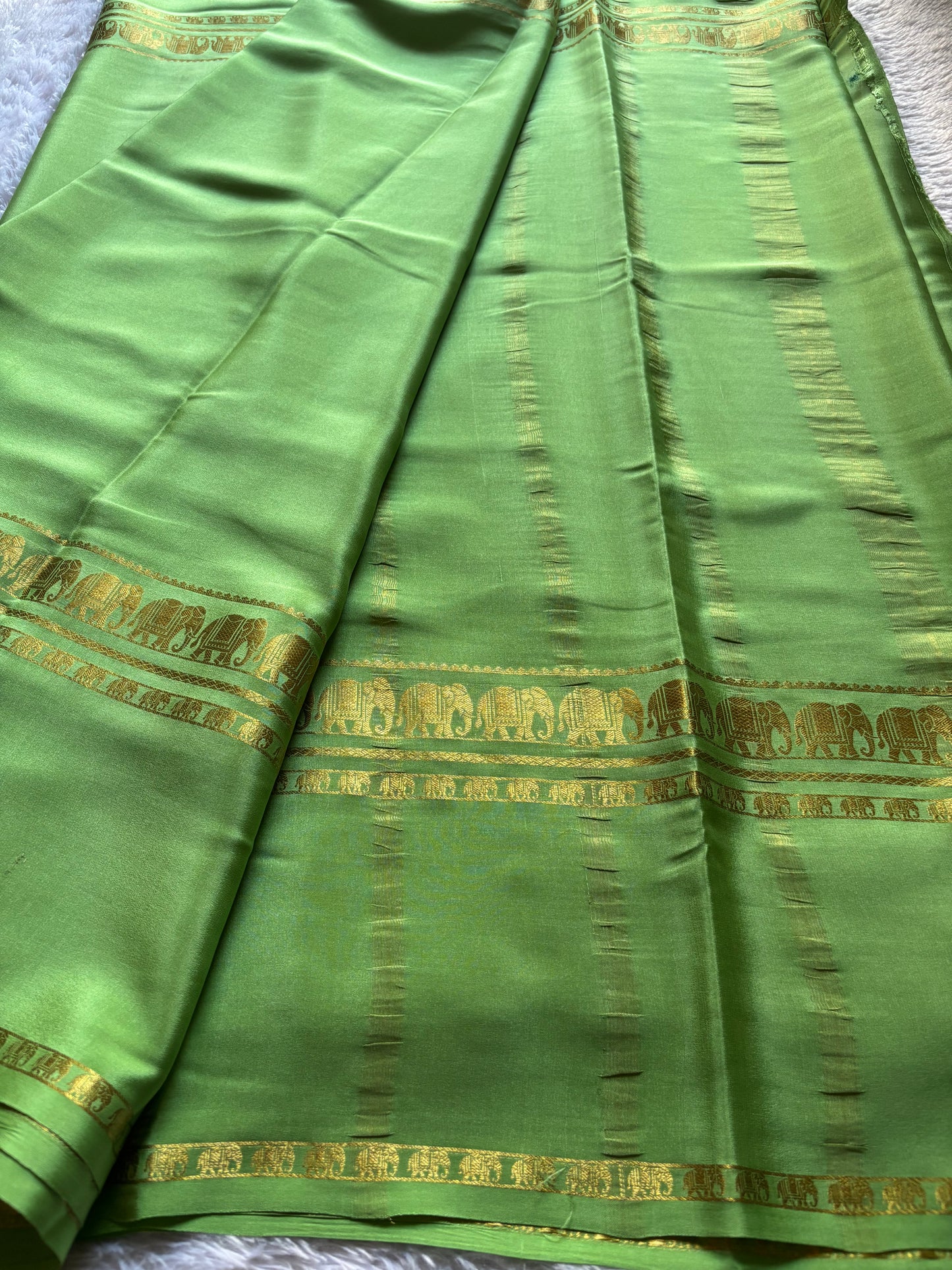 Prashanthi : Solid Pista green