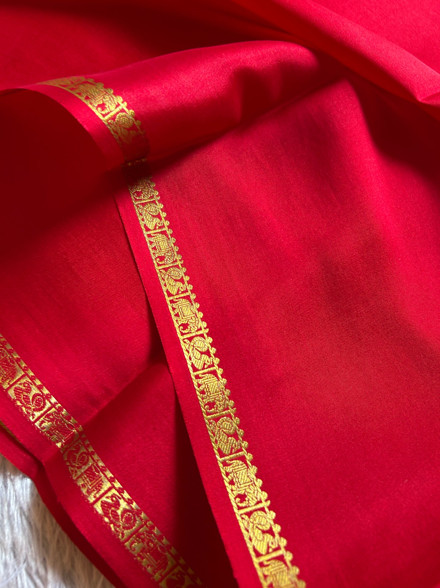 Gaana : Solid Red