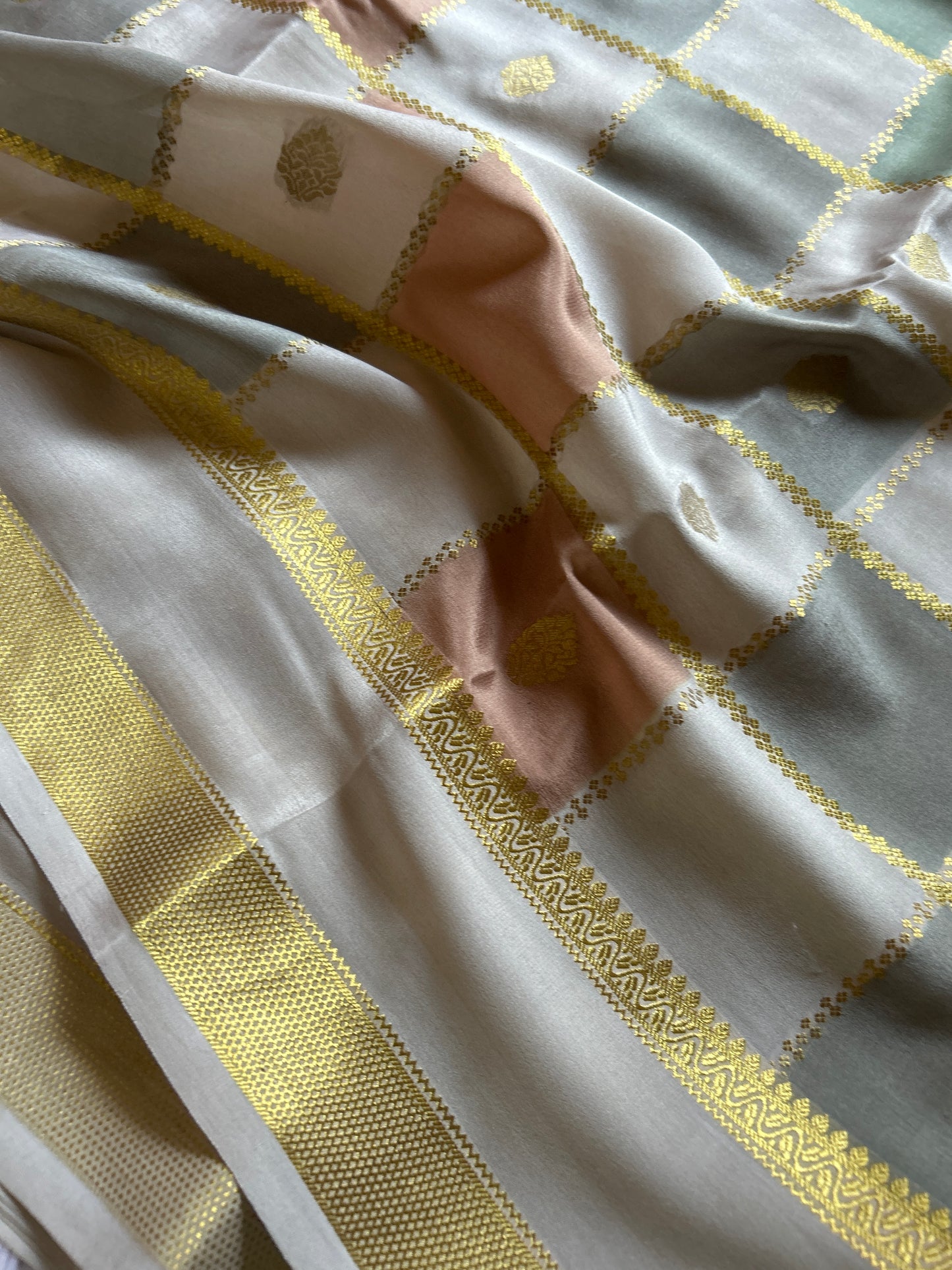 Nisha : Ombré Silver grey