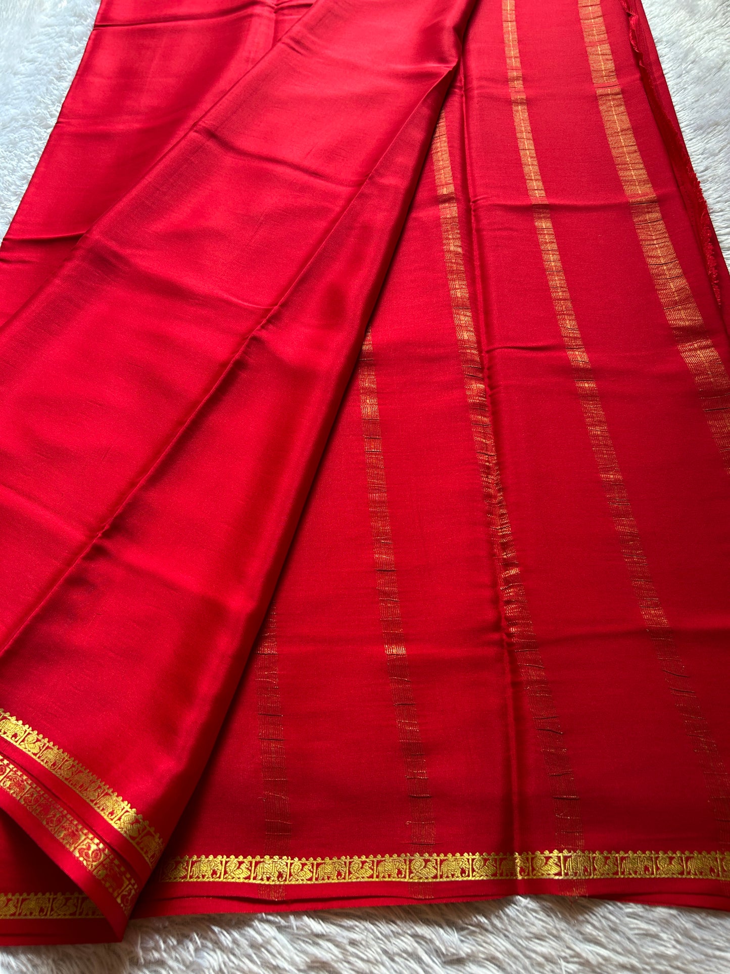 Gaana : Solid Red