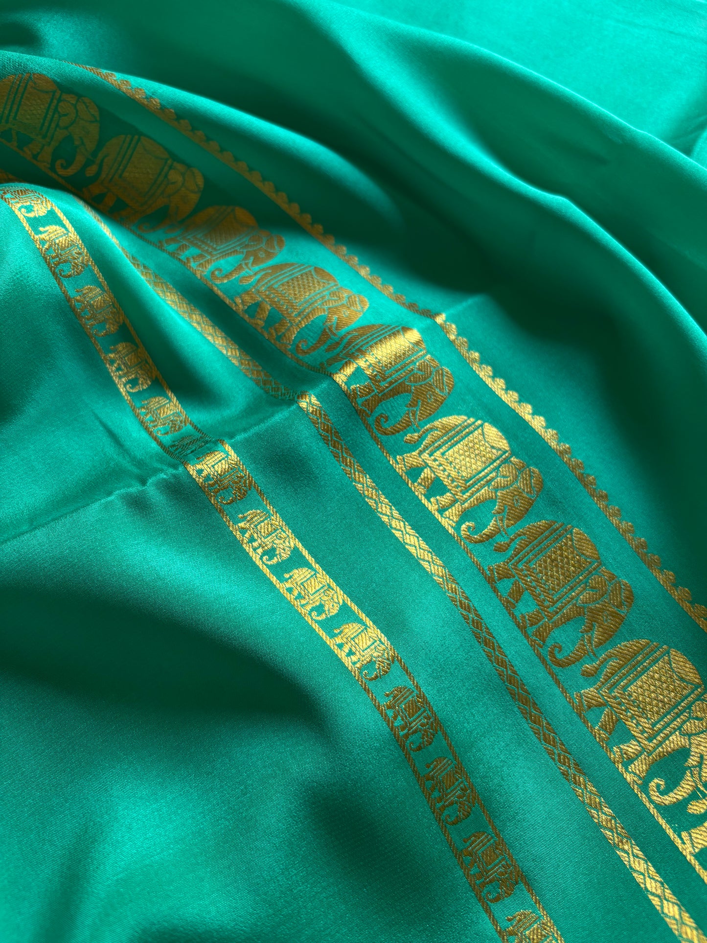 Prashanthi : Solid Turquoise