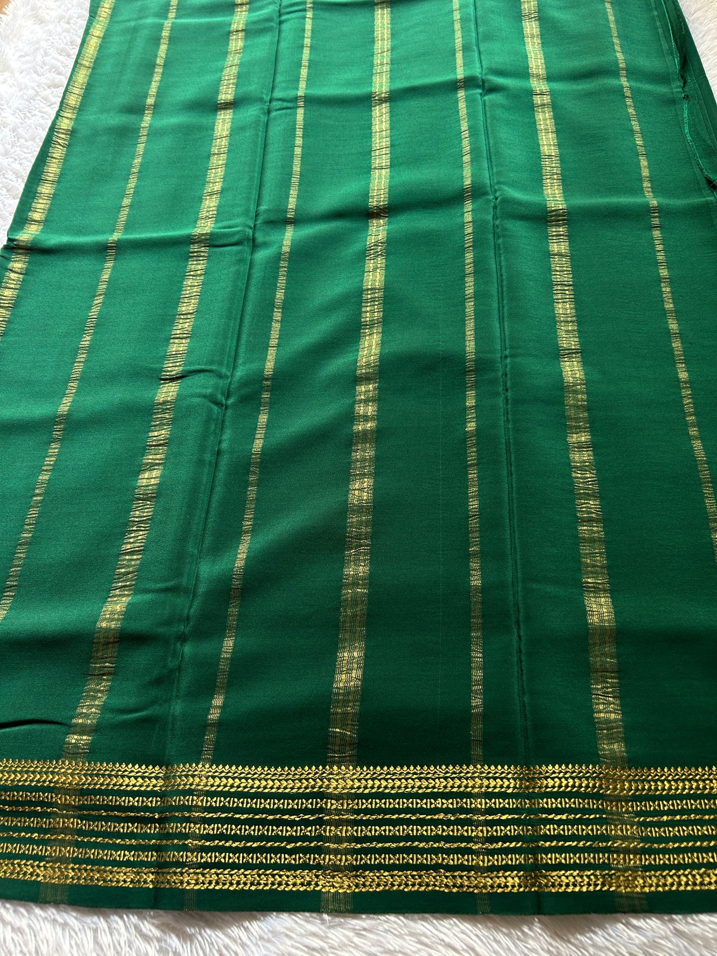 Akshaya : Solid Bottle green