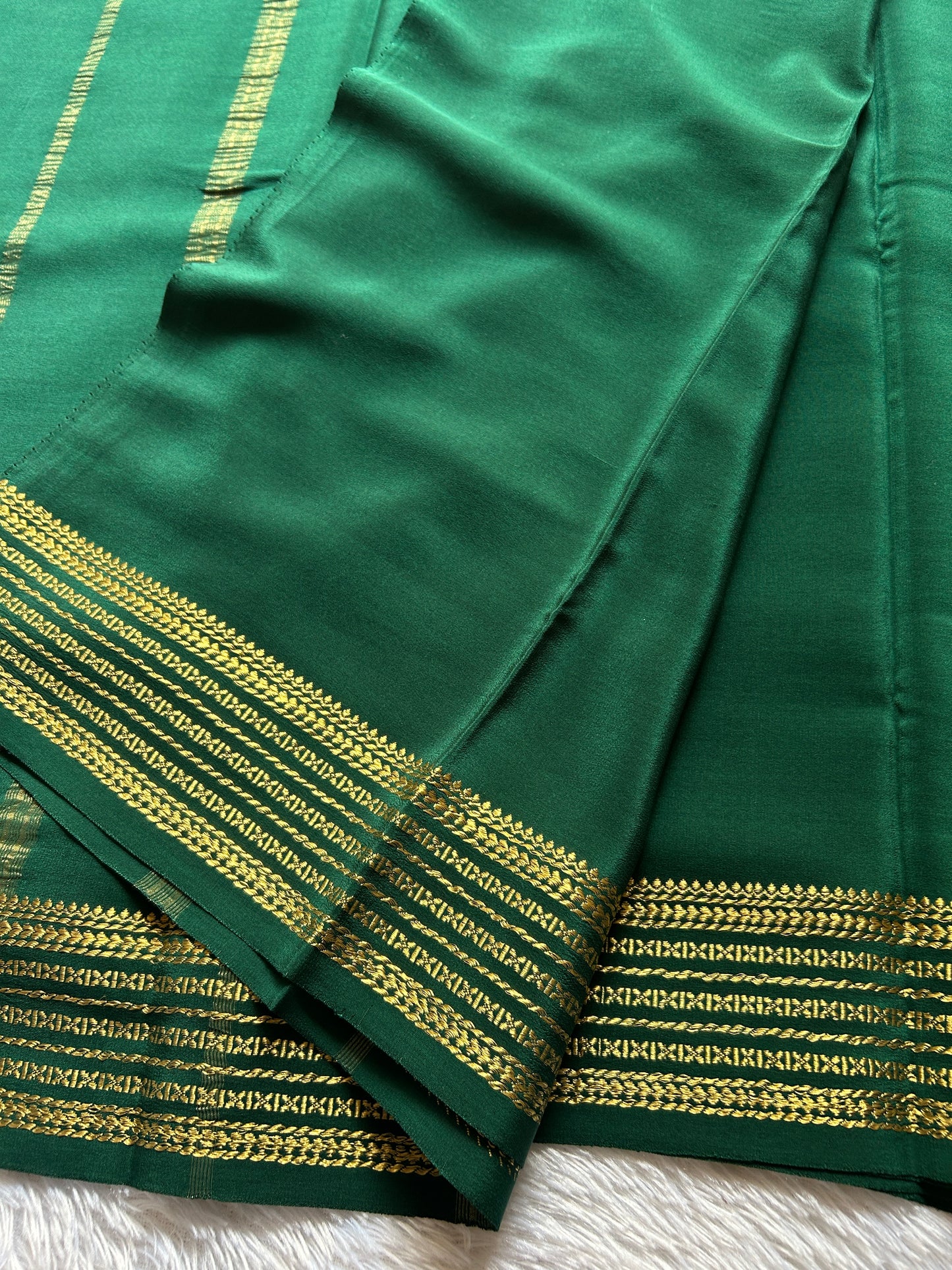 Akshaya : Solid Bottle green