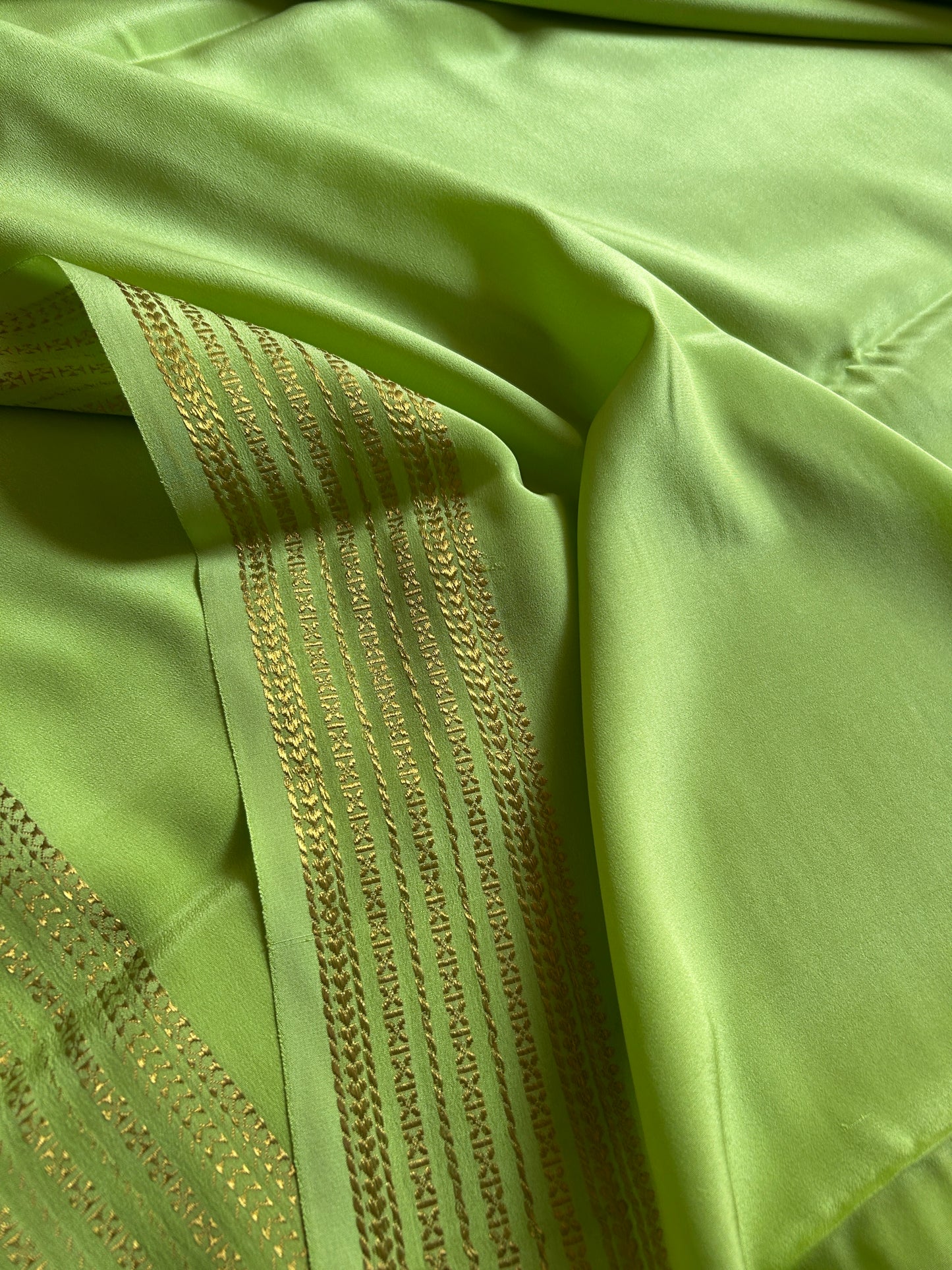 Akshaya : Solid Pista green
