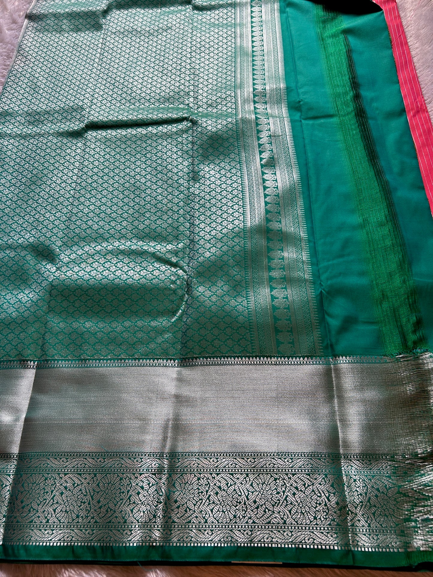 Semi soft silk (2D) : Red-bottle green