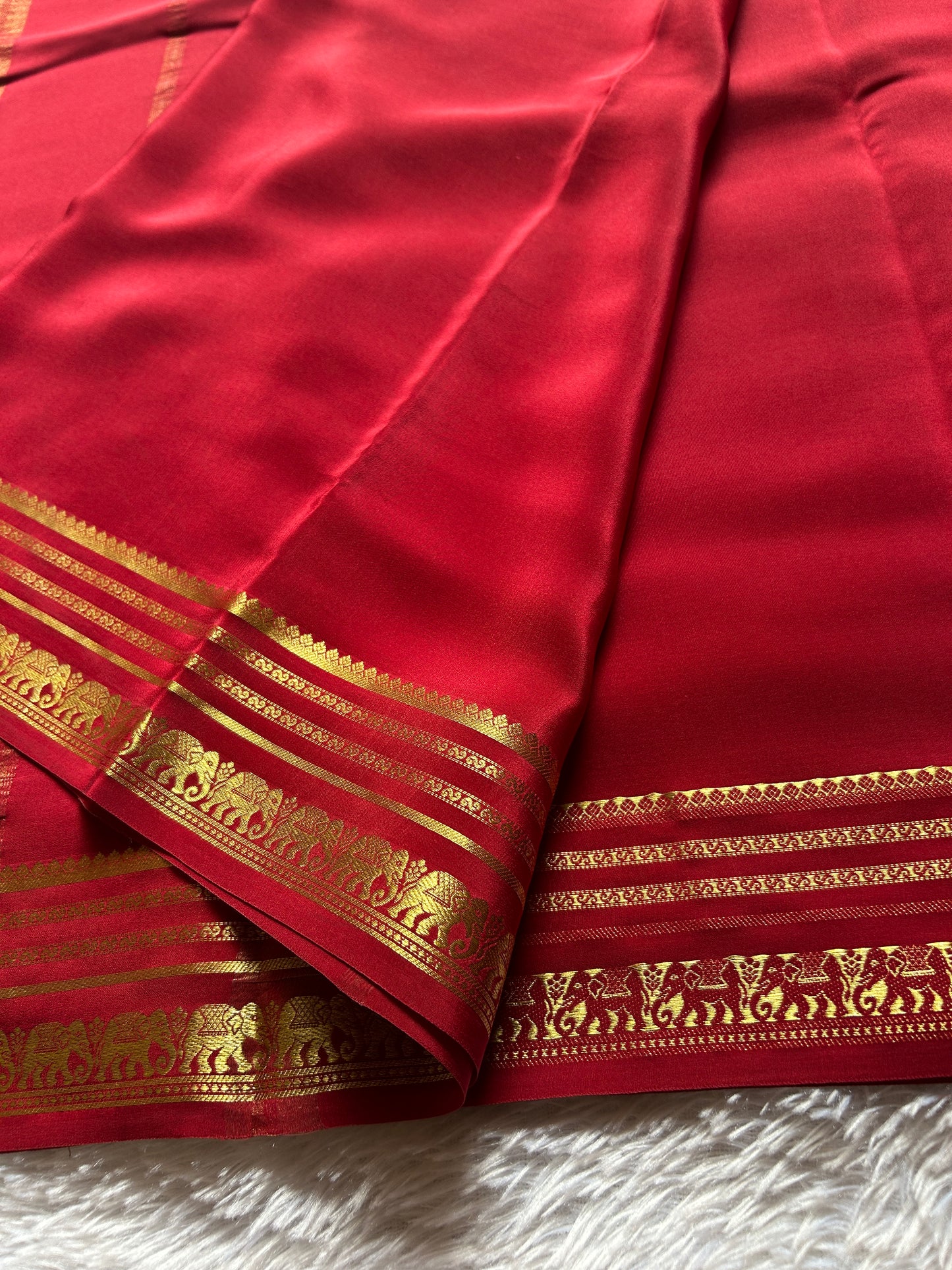 Eshwari : Solid Dark red