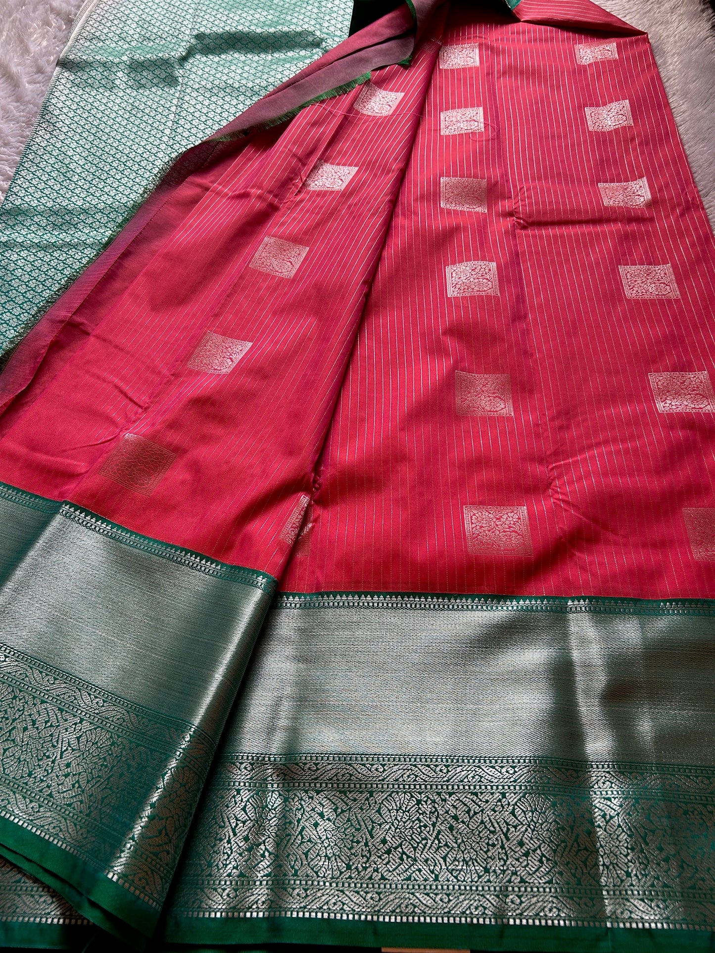 Semi soft silk (2D) : Red-bottle green