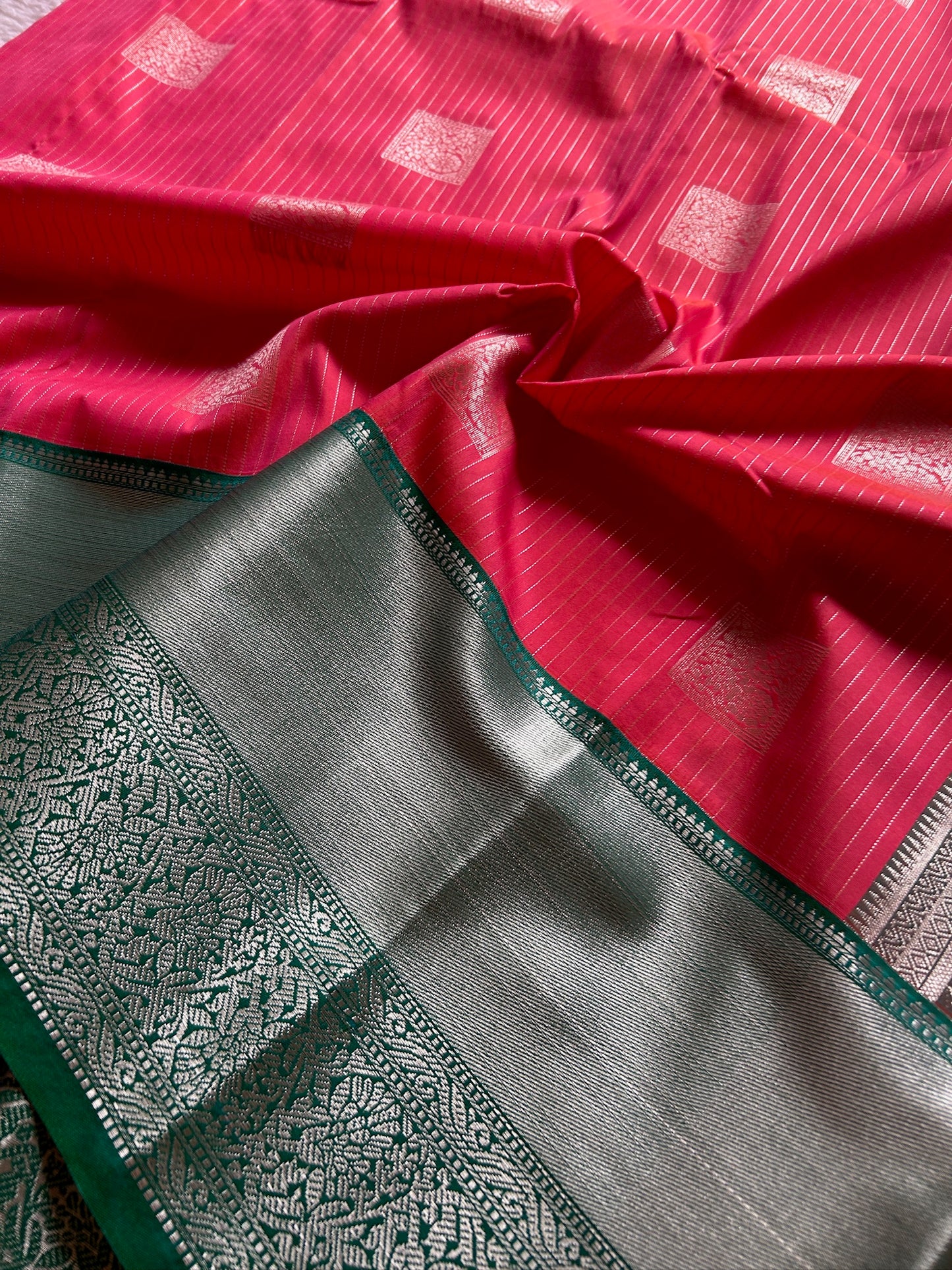Semi soft silk (2D) : Red-bottle green